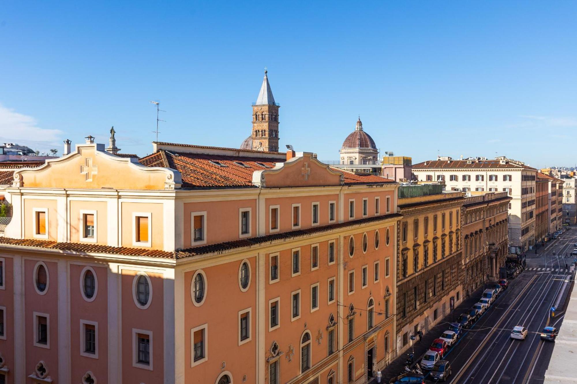 Apartment Attico Spazioso Ed Elegante A Santa Maria Maggiore Rome