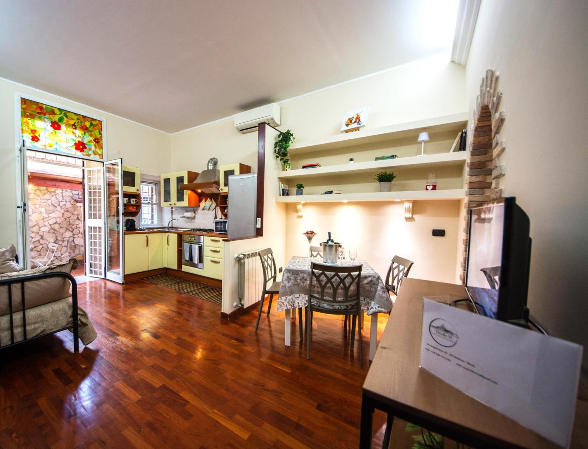 Vicolo 35 * Rome