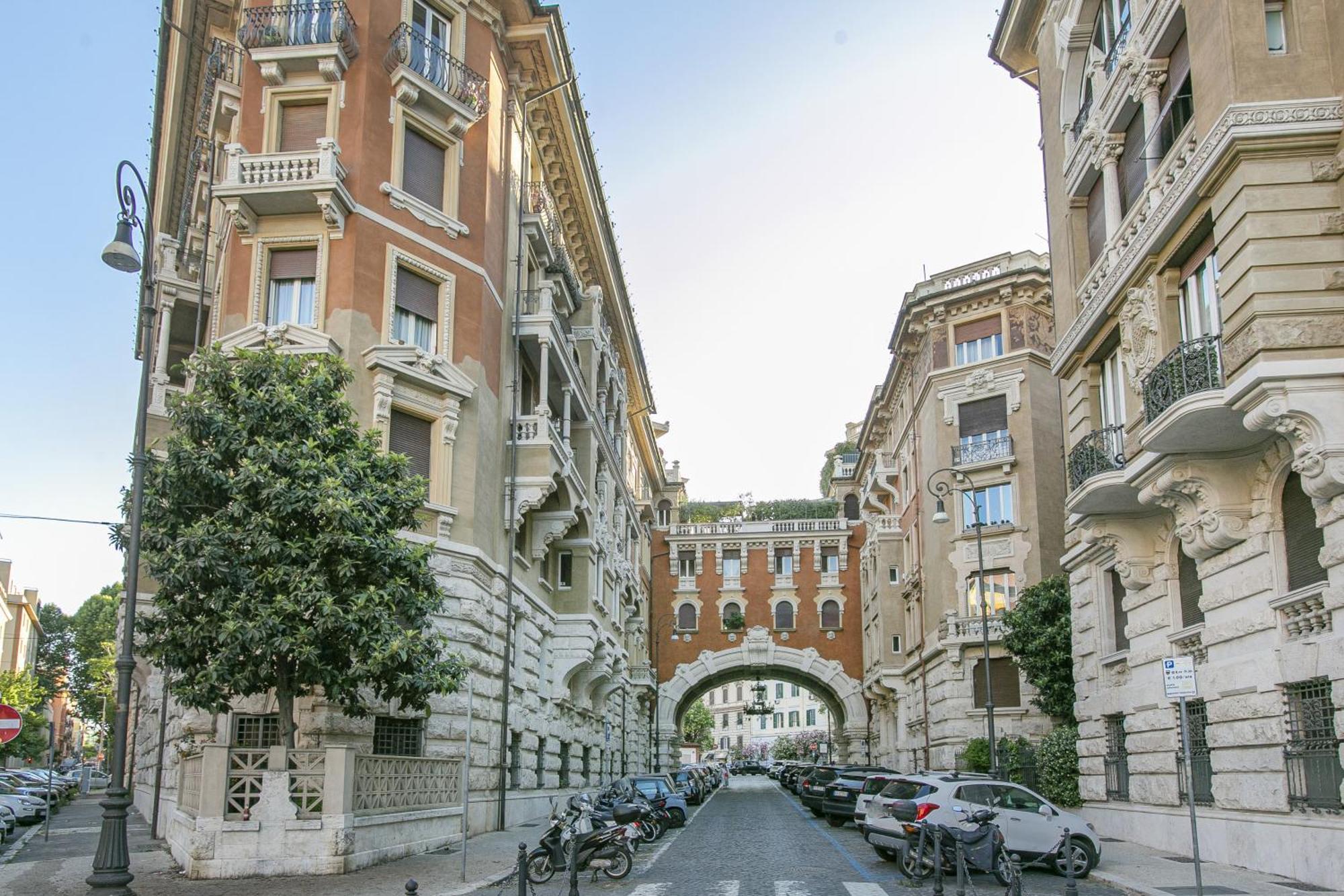 Modern 100 Meters From Piazza Mincio *
