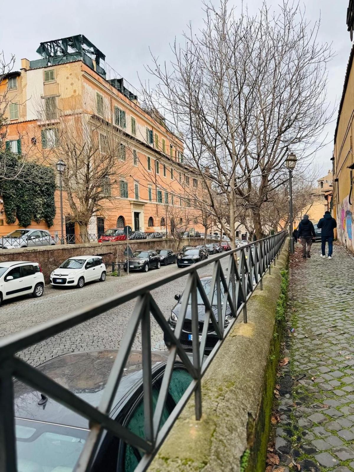 Trastevere Garibaldi 14 * Rome