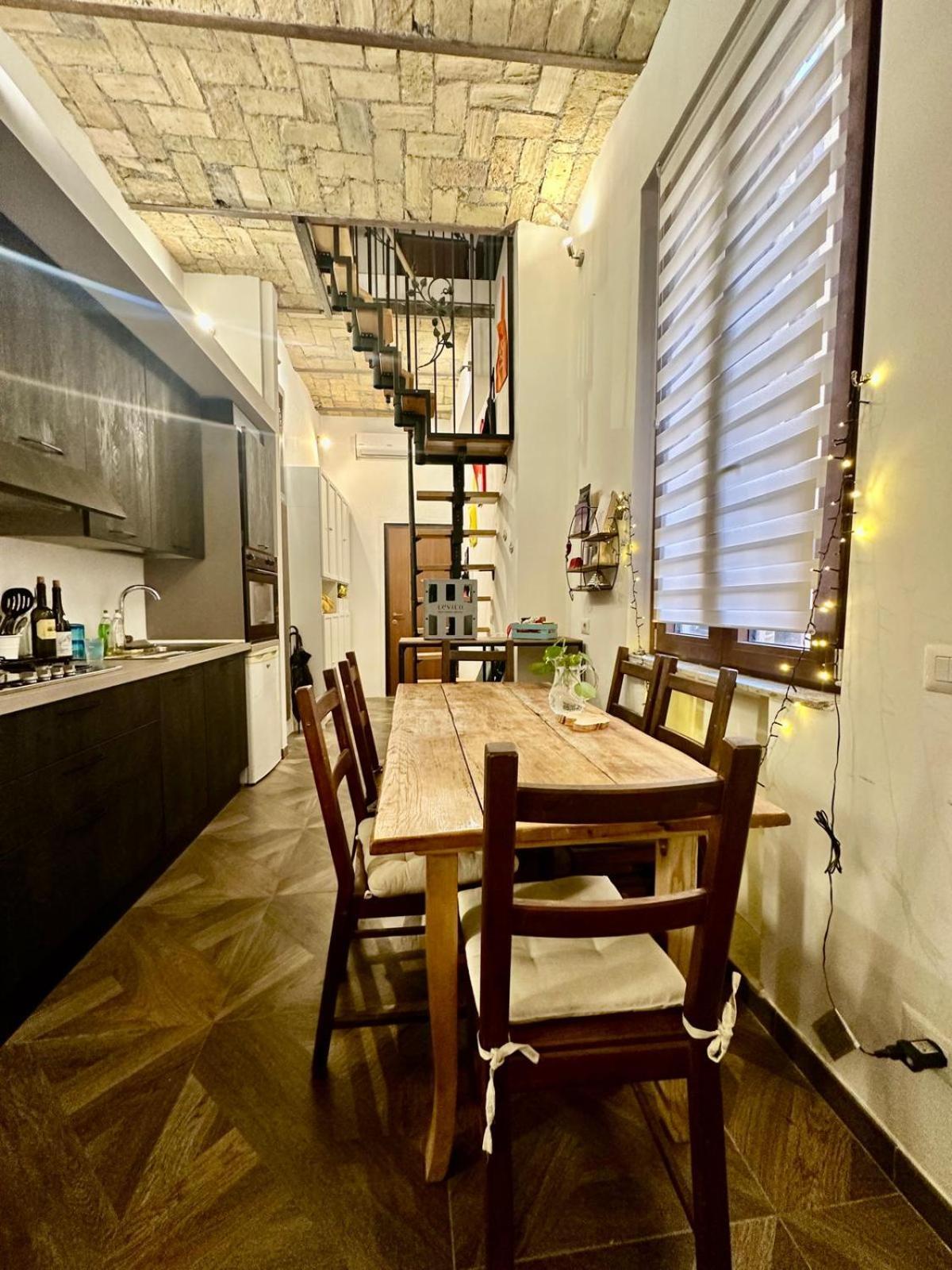 Versailles Deluxe Homestay