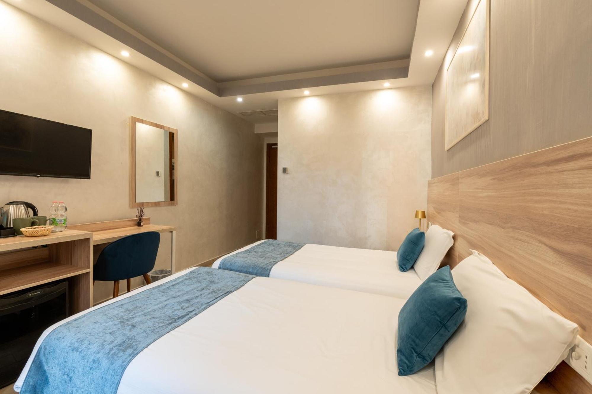 Drago D'oro - Accross From Metro Vittorio Emanuele Bed & Breakfast Roma