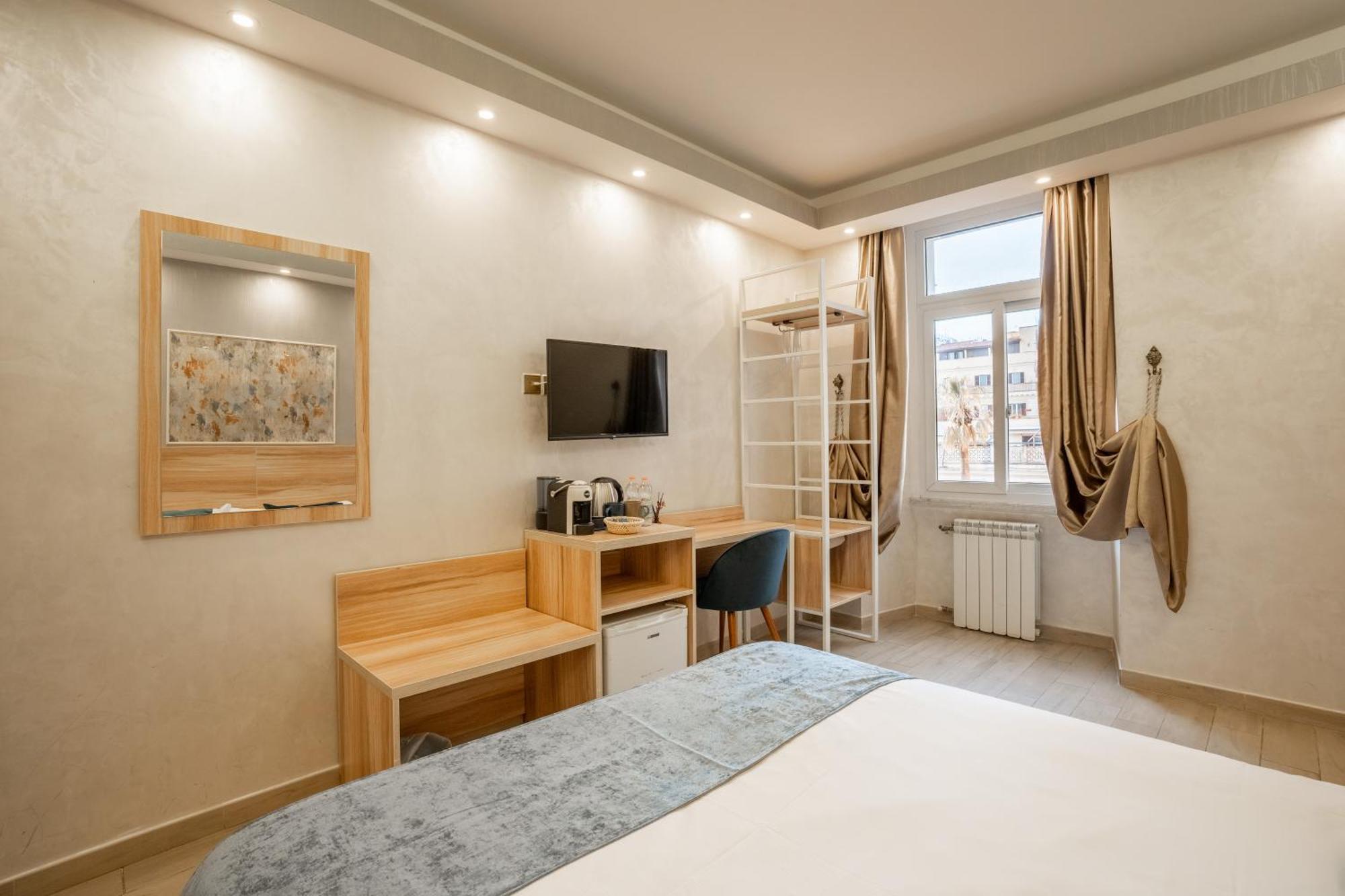 Bed & Breakfast Drago D'oro - Accross From Metro Vittorio Emanuele 2*