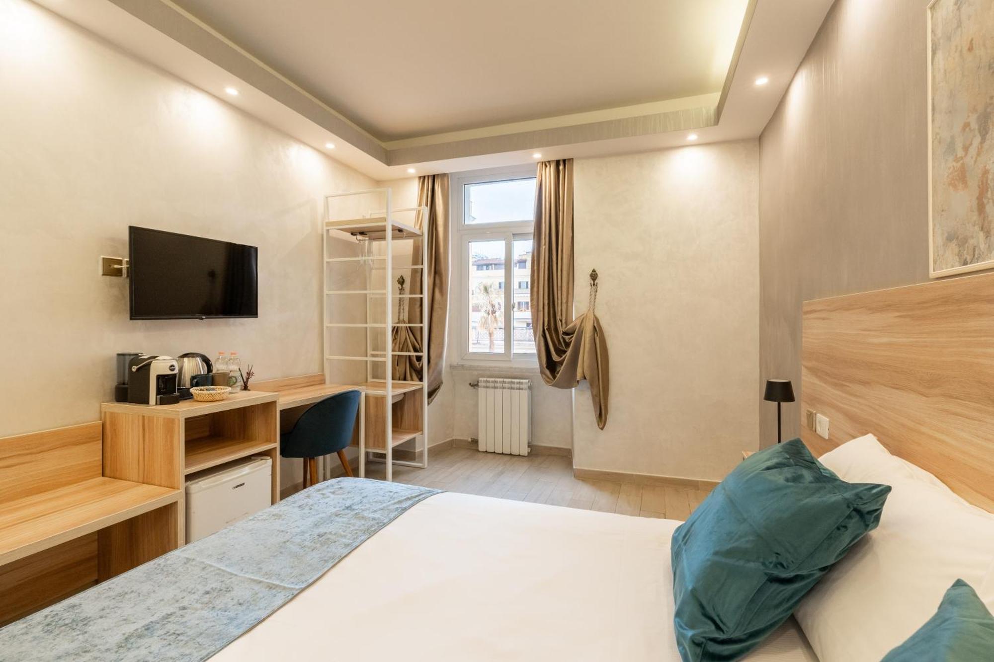 Drago D'oro - Accross From Metro Vittorio Emanuele Bed & Breakfast Roma