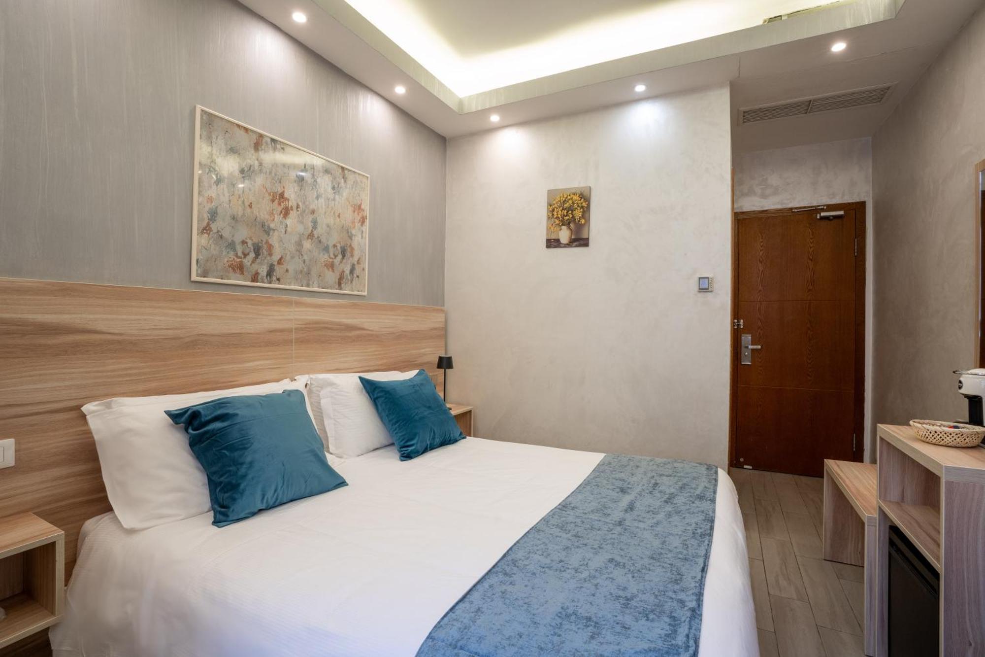 Drago D'oro - Accross From Metro Vittorio Emanuele Bed & Breakfast Roma