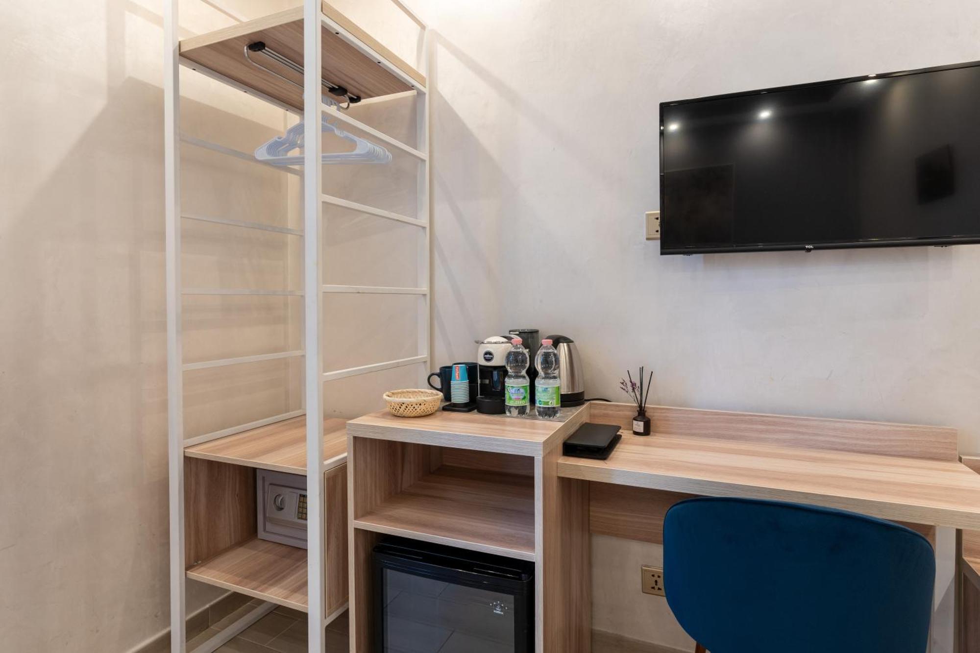 Bed & Breakfast Drago D'oro - Accross From Metro Vittorio Emanuele 2*