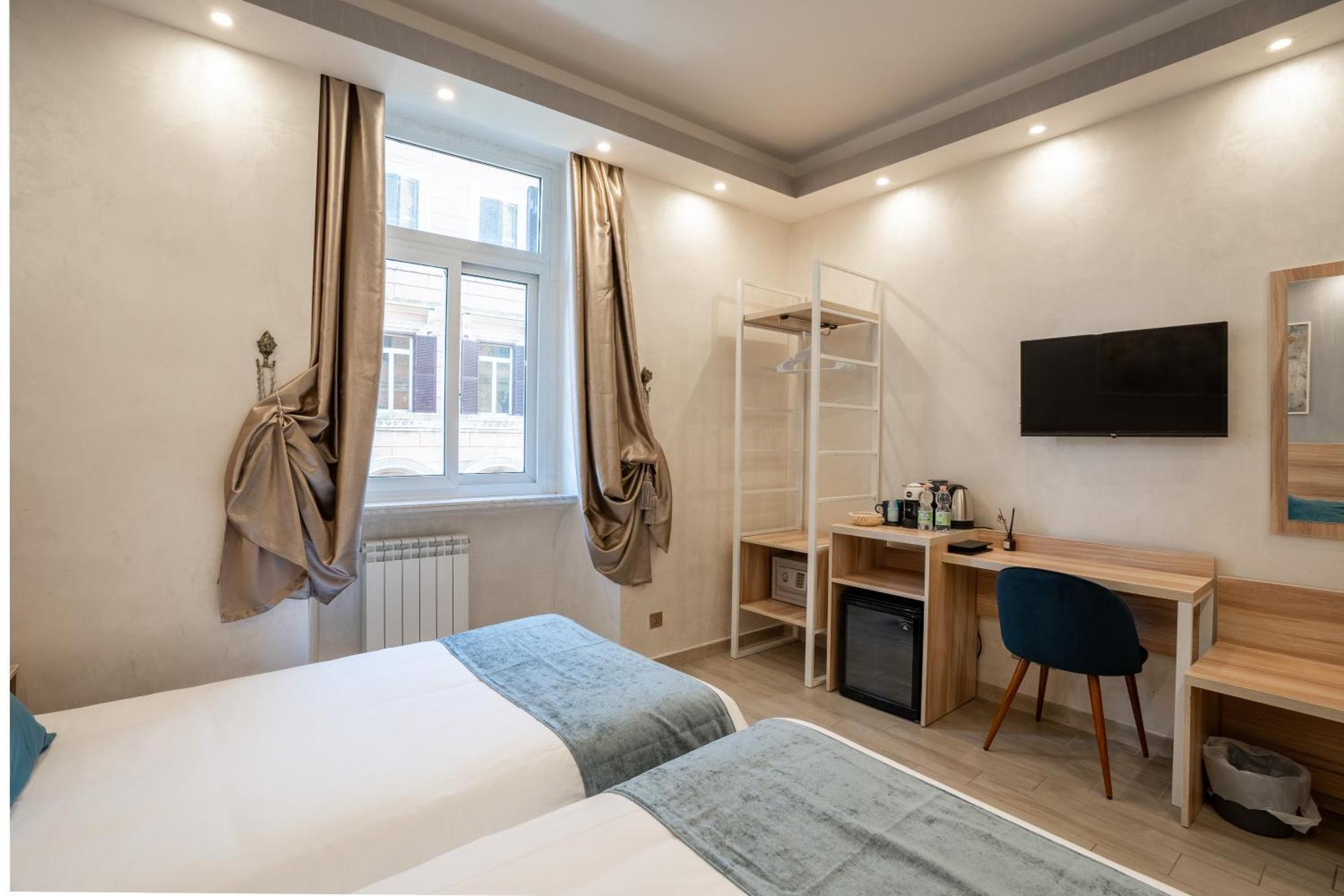Bed & Breakfast Drago D'oro - Accross From Metro Vittorio Emanuele Roma