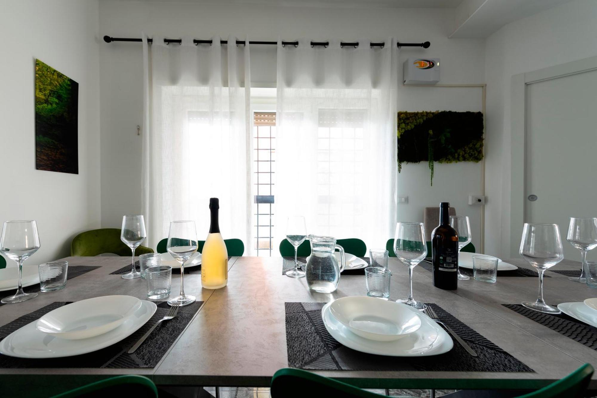 Big Crire At 724 Roma