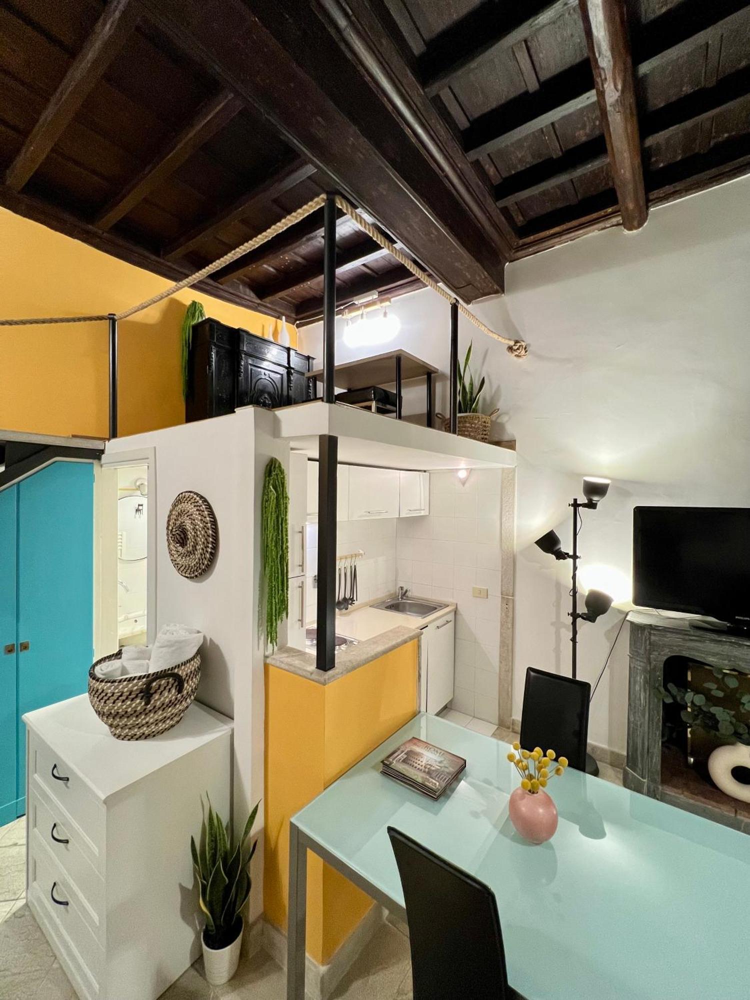 Charming Navona Duplex Apartment Rome