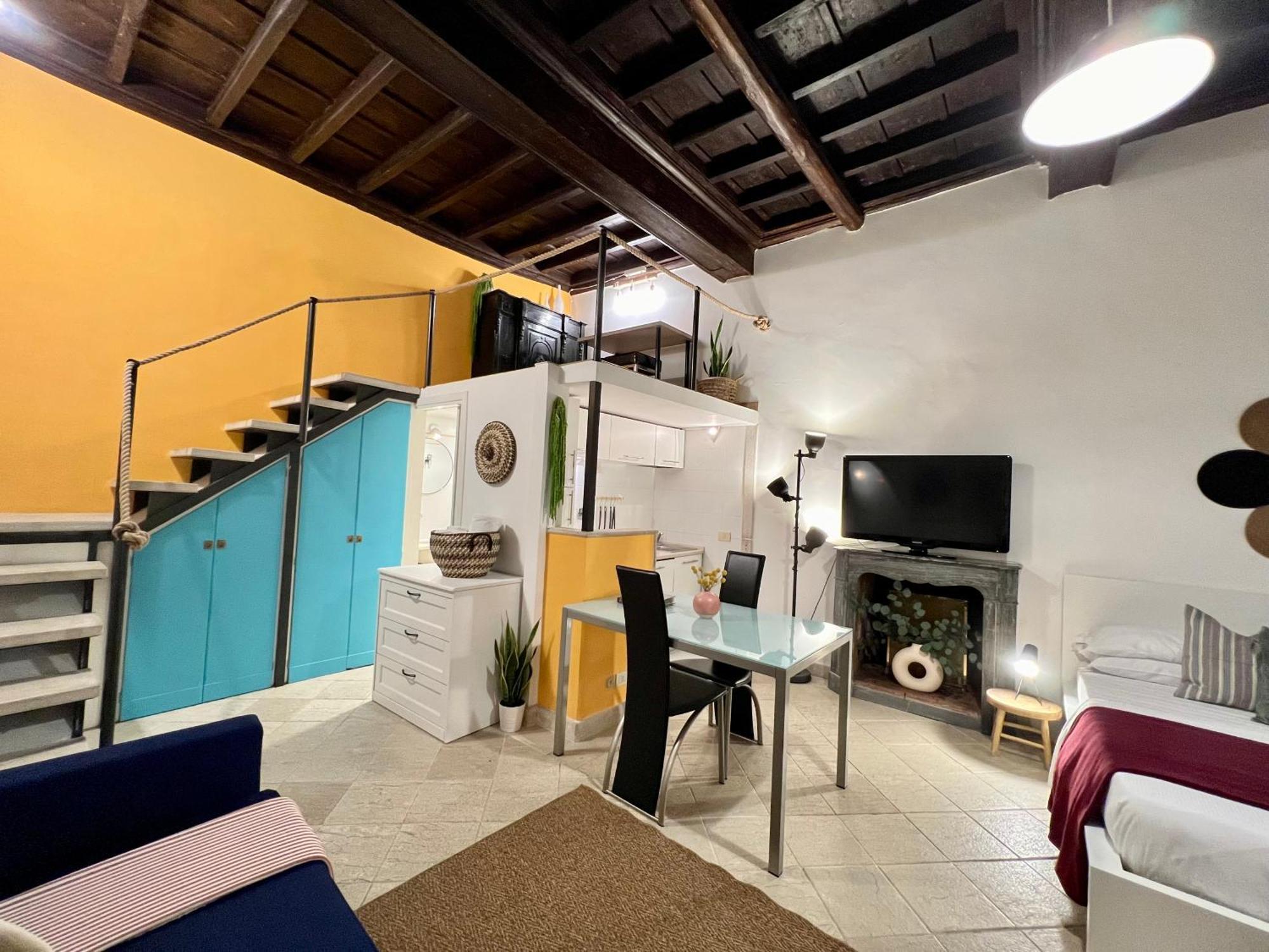 Charming Navona Duplex