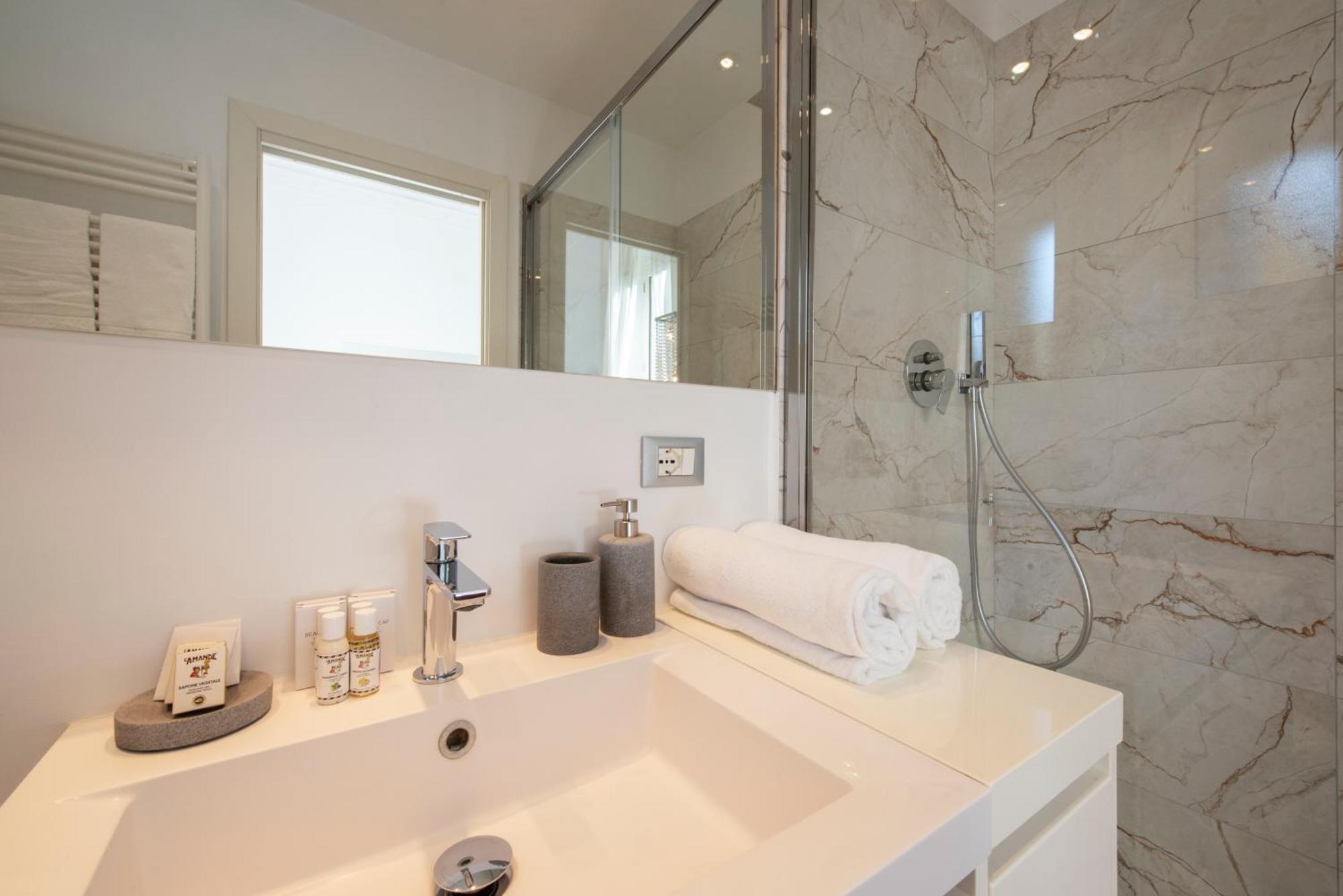 Lucrezio Caro Luxury Apartment