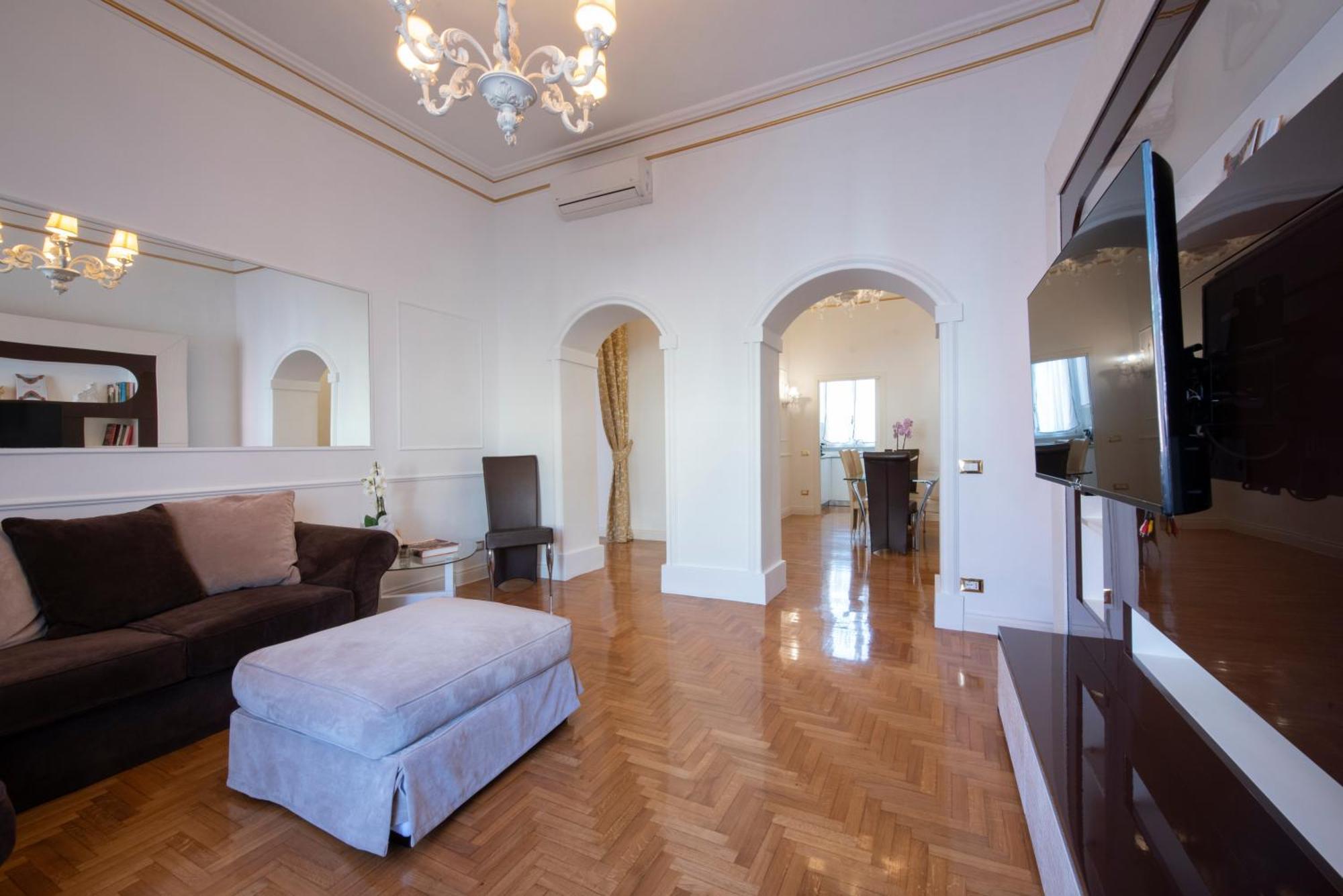 Apartment Lucrezio Caro Luxury