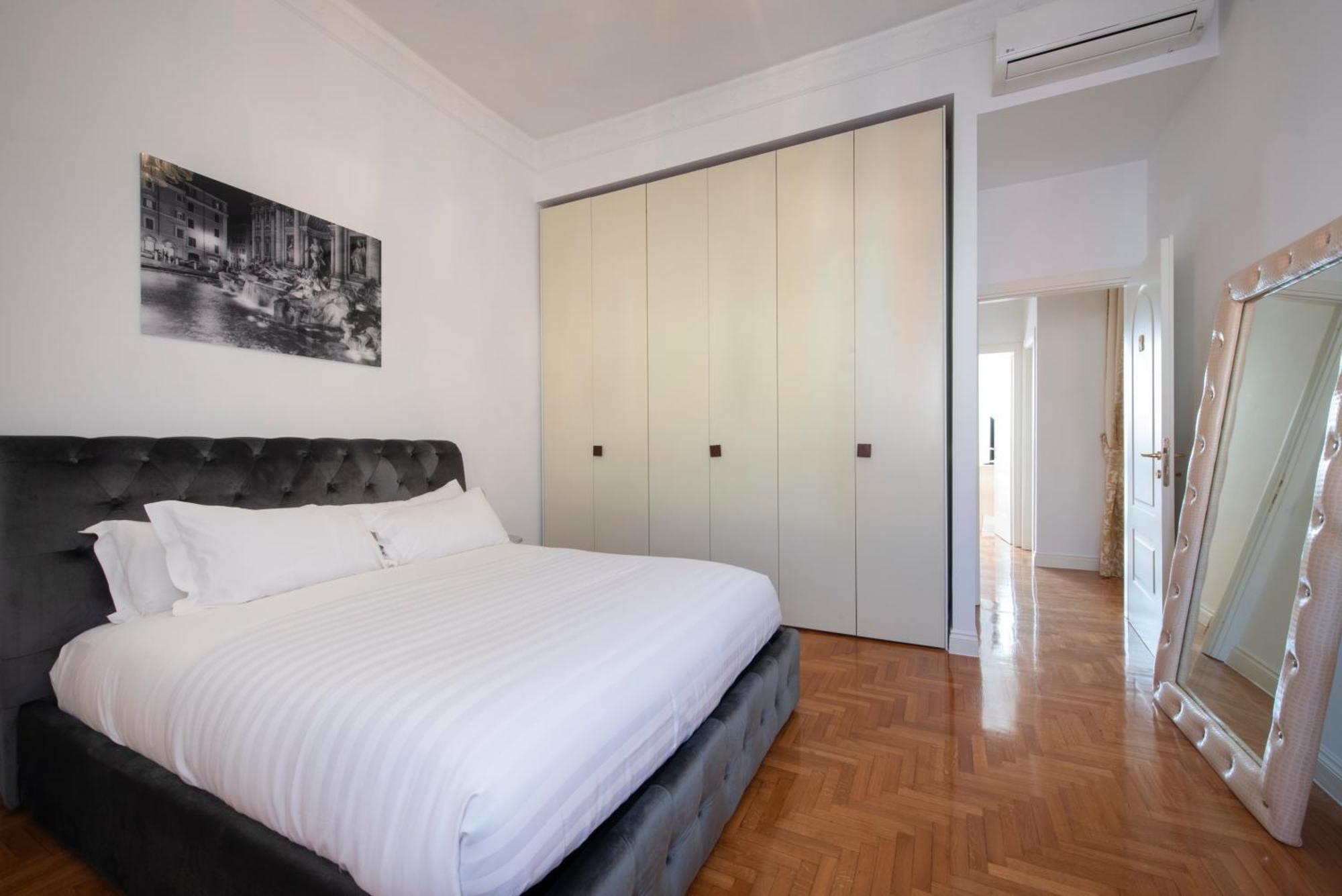Lucrezio Caro Luxury Apartment *