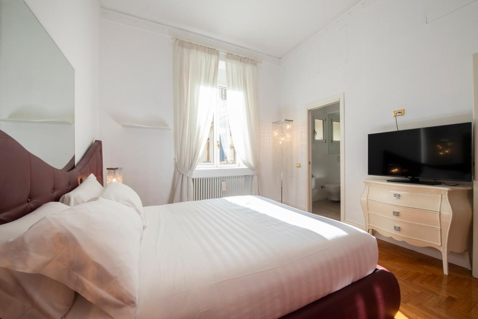 Lucrezio Caro Luxury Rome