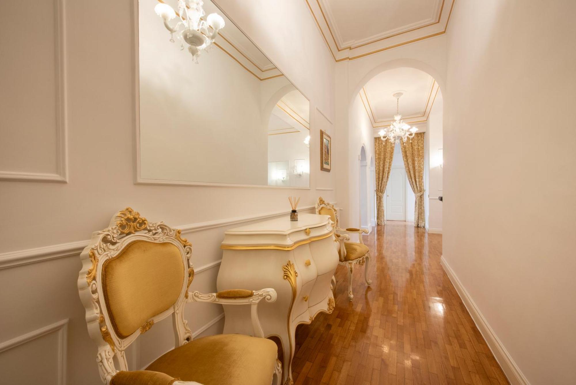 Lucrezio Caro Luxury * Rome