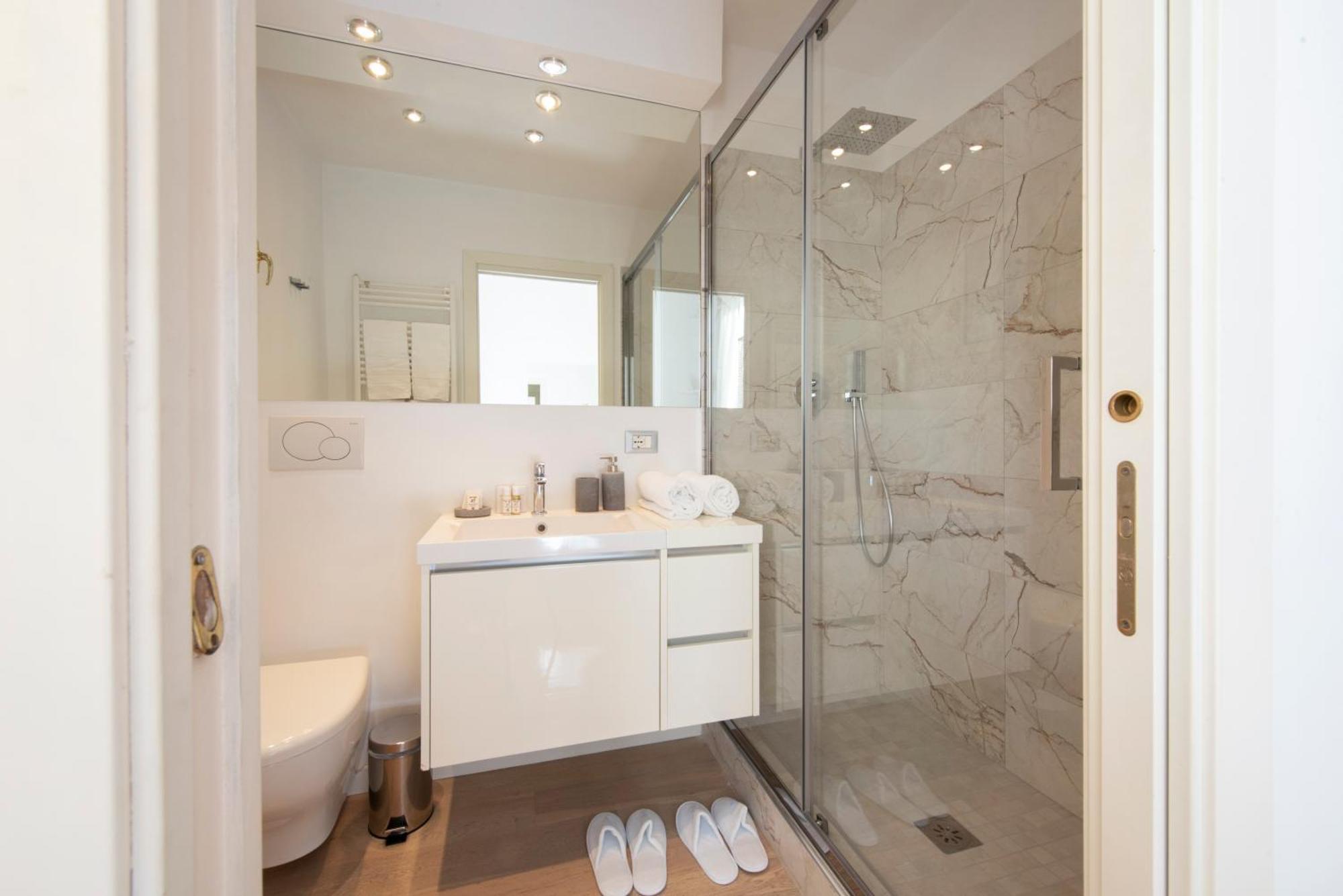 Apartment Lucrezio Caro Luxury Rome
