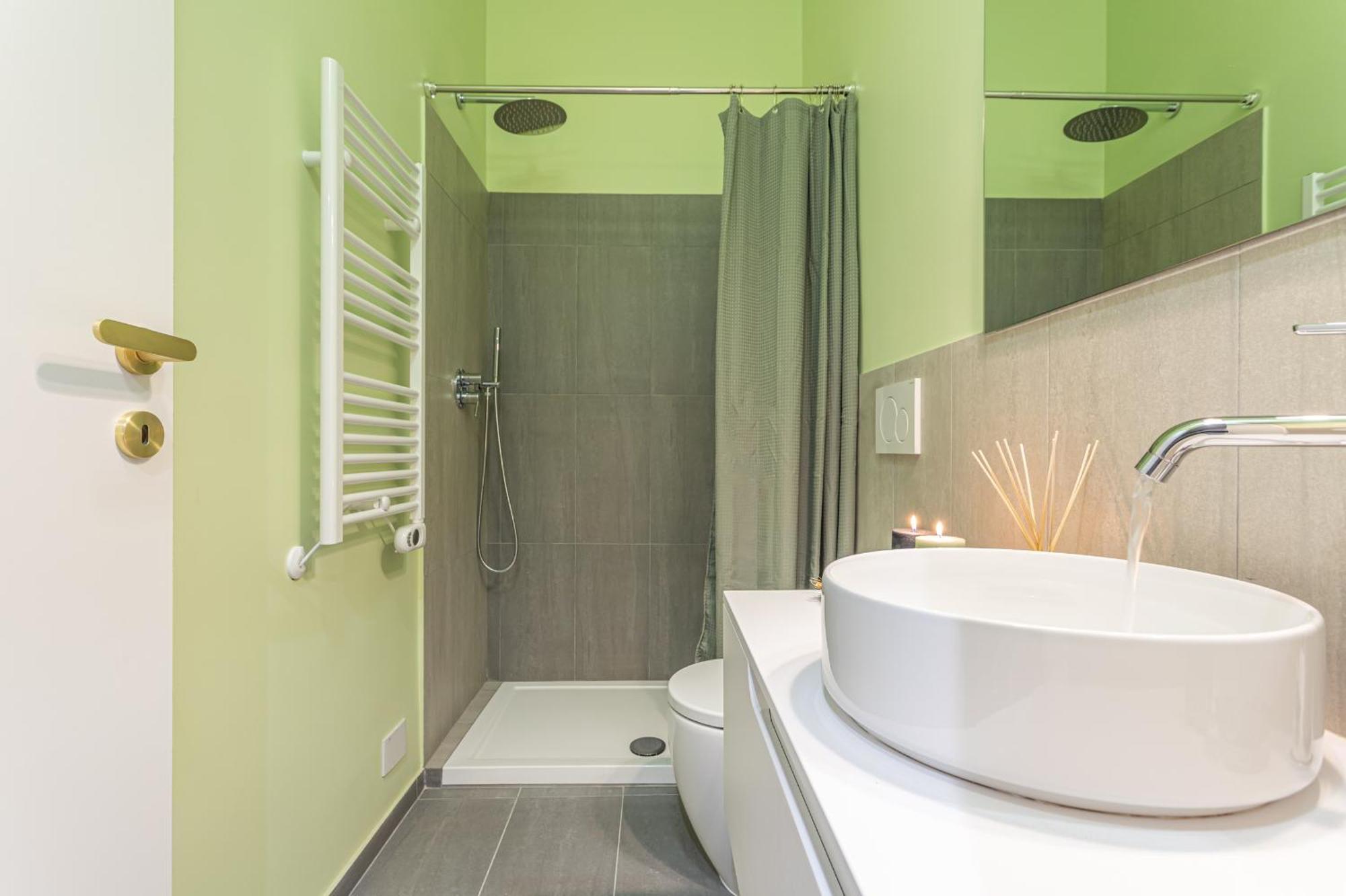 Giada - Charming At The Imperial Forums Apartment *