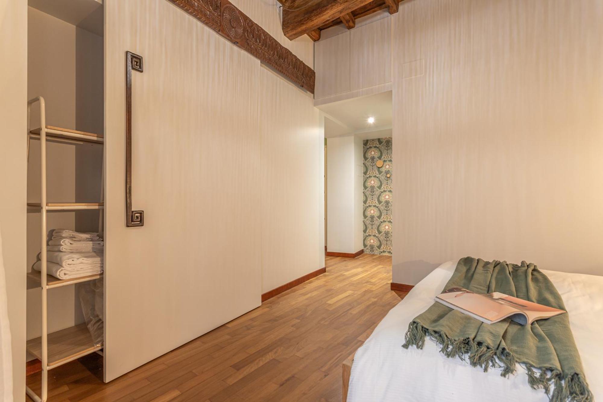 Giada - Charming At The Imperial Forums Apartment