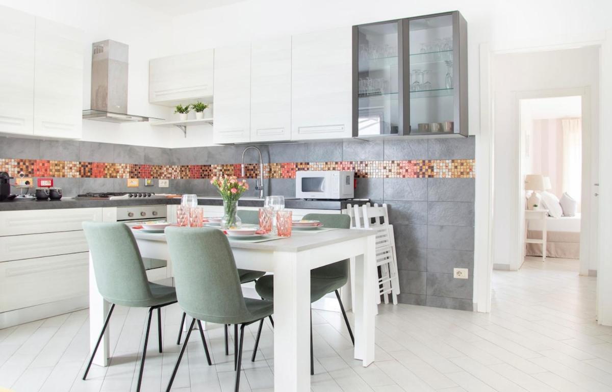 Three-bedroom With Private Terrace - Anagnina Appartement