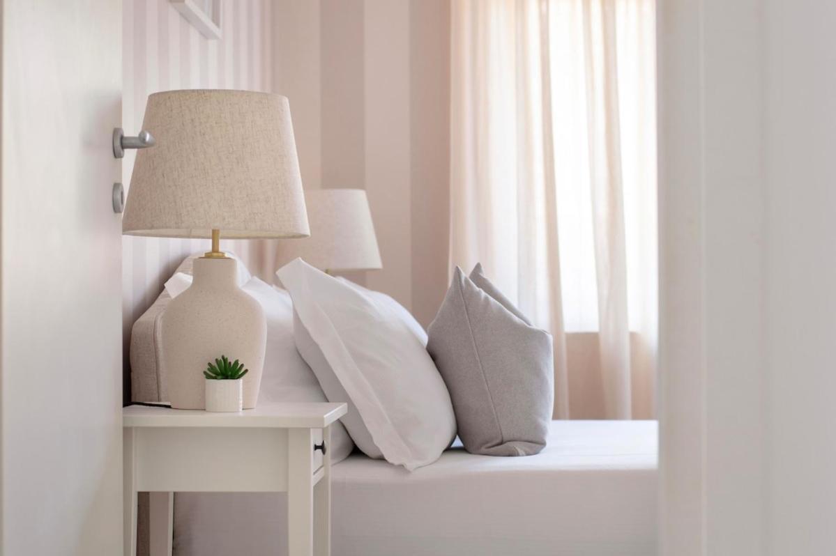 Three-bedroom With Private Terrace - Anagnina Appartement