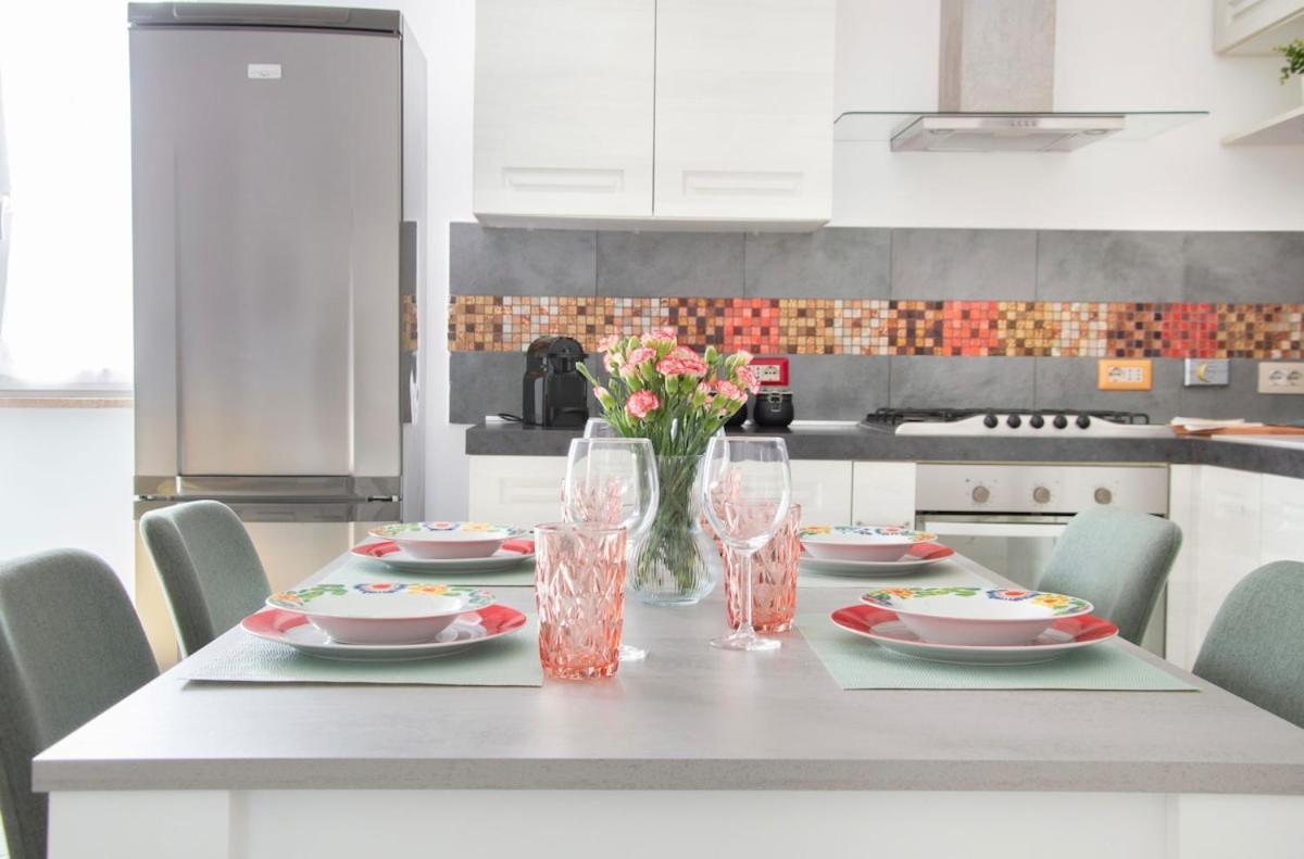 Three-bedroom With Private Terrace - Anagnina Appartement Rome