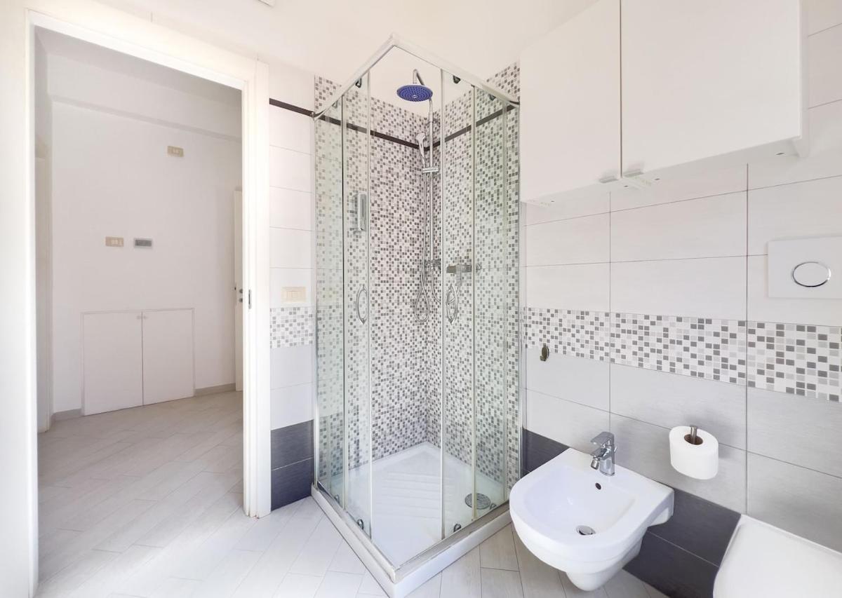 Three-bedroom With Private Terrace - Anagnina Appartement Rome