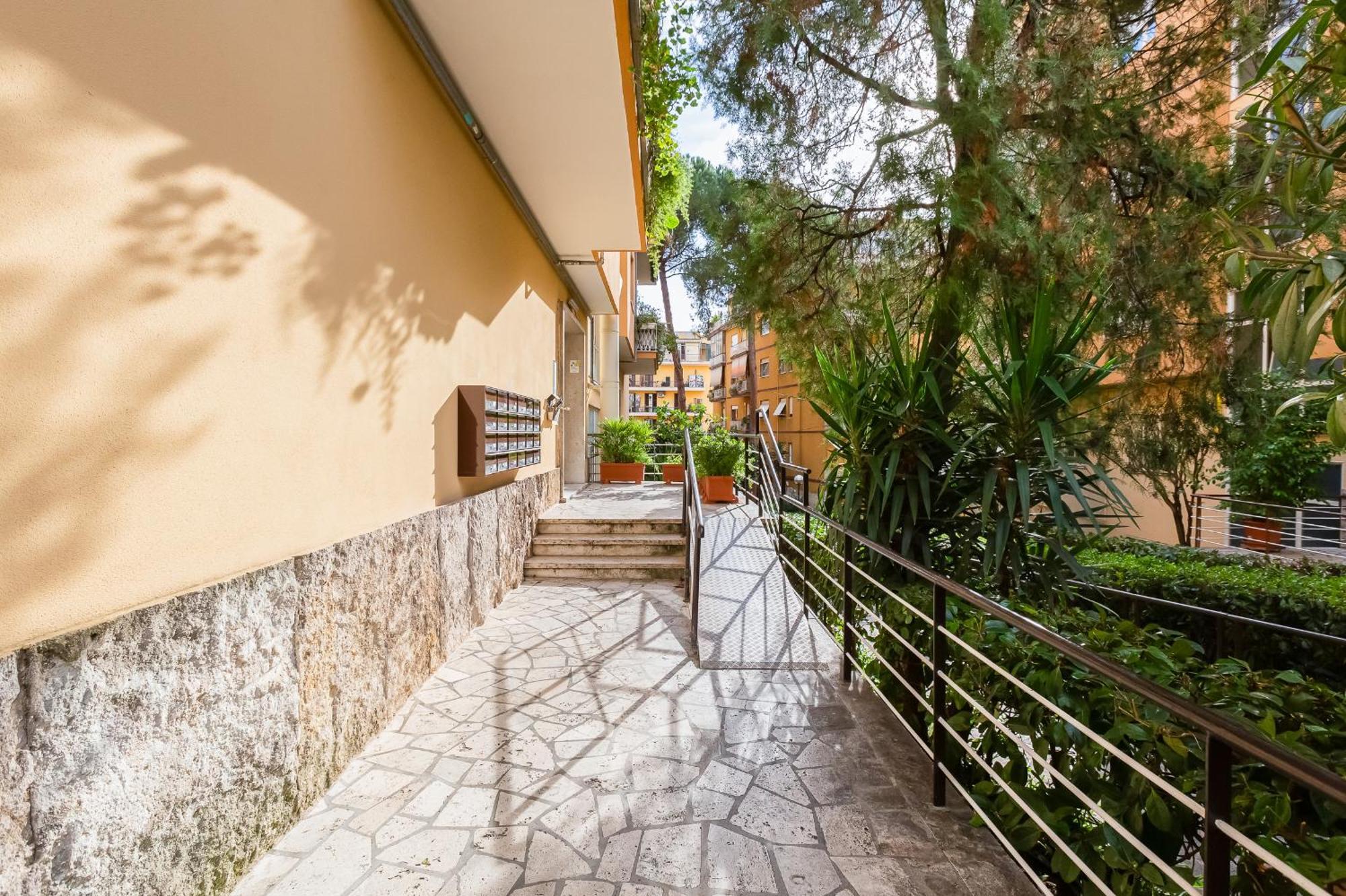 Cozy 2-bedroom Flat With Balcony In Monteverde Apartment