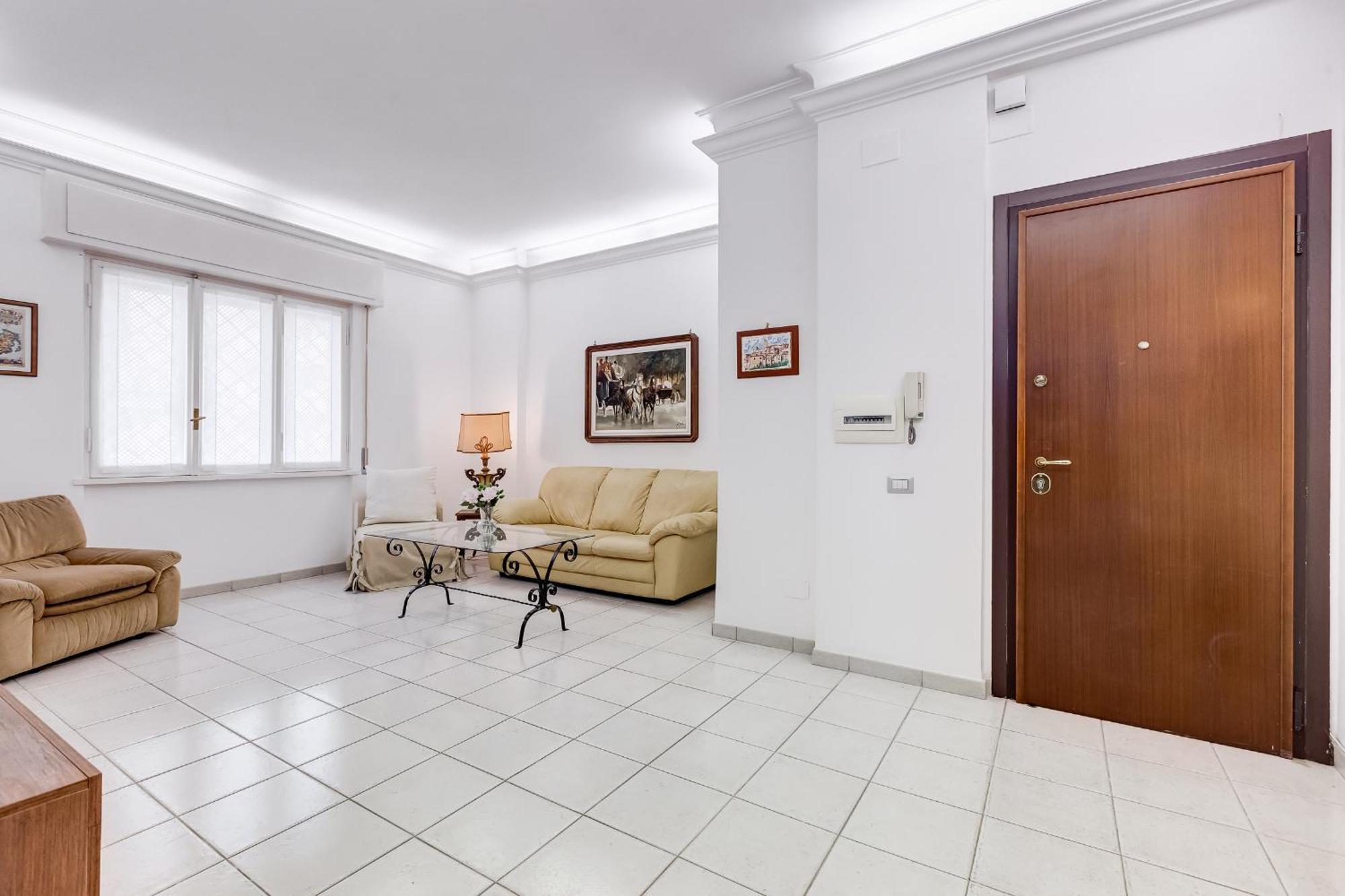 Cozy 2-bedroom Flat With Balcony In Monteverde *
