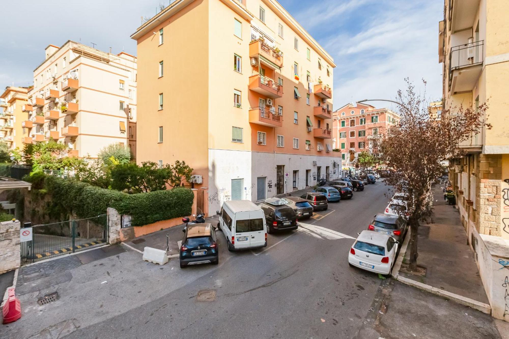 Cozy 2-bedroom Flat With Balcony In Monteverde Rome