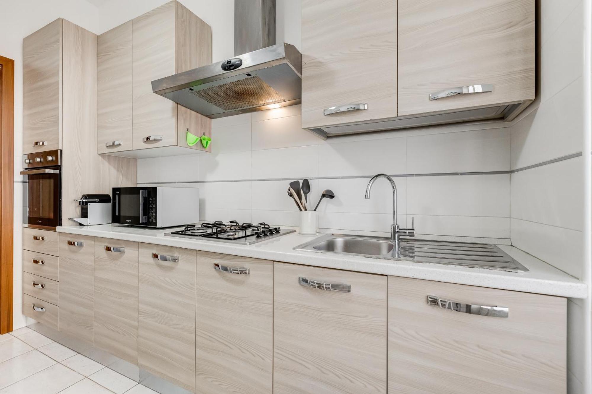 Cozy 2-bedroom Flat With Balcony In Monteverde Rome
