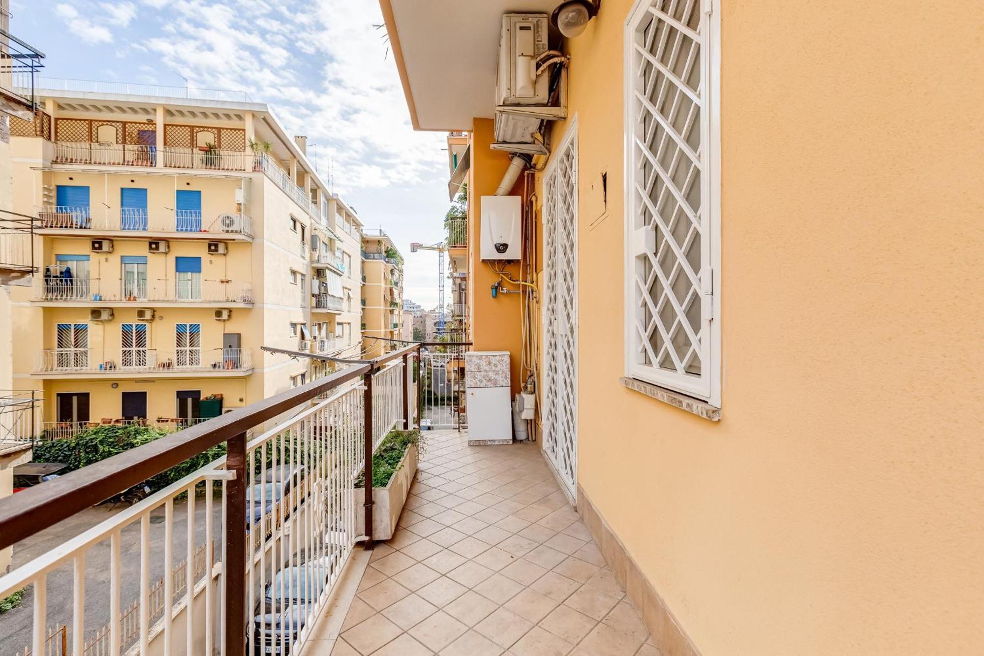 Cozy 2-bedroom Flat With Balcony In Monteverde *