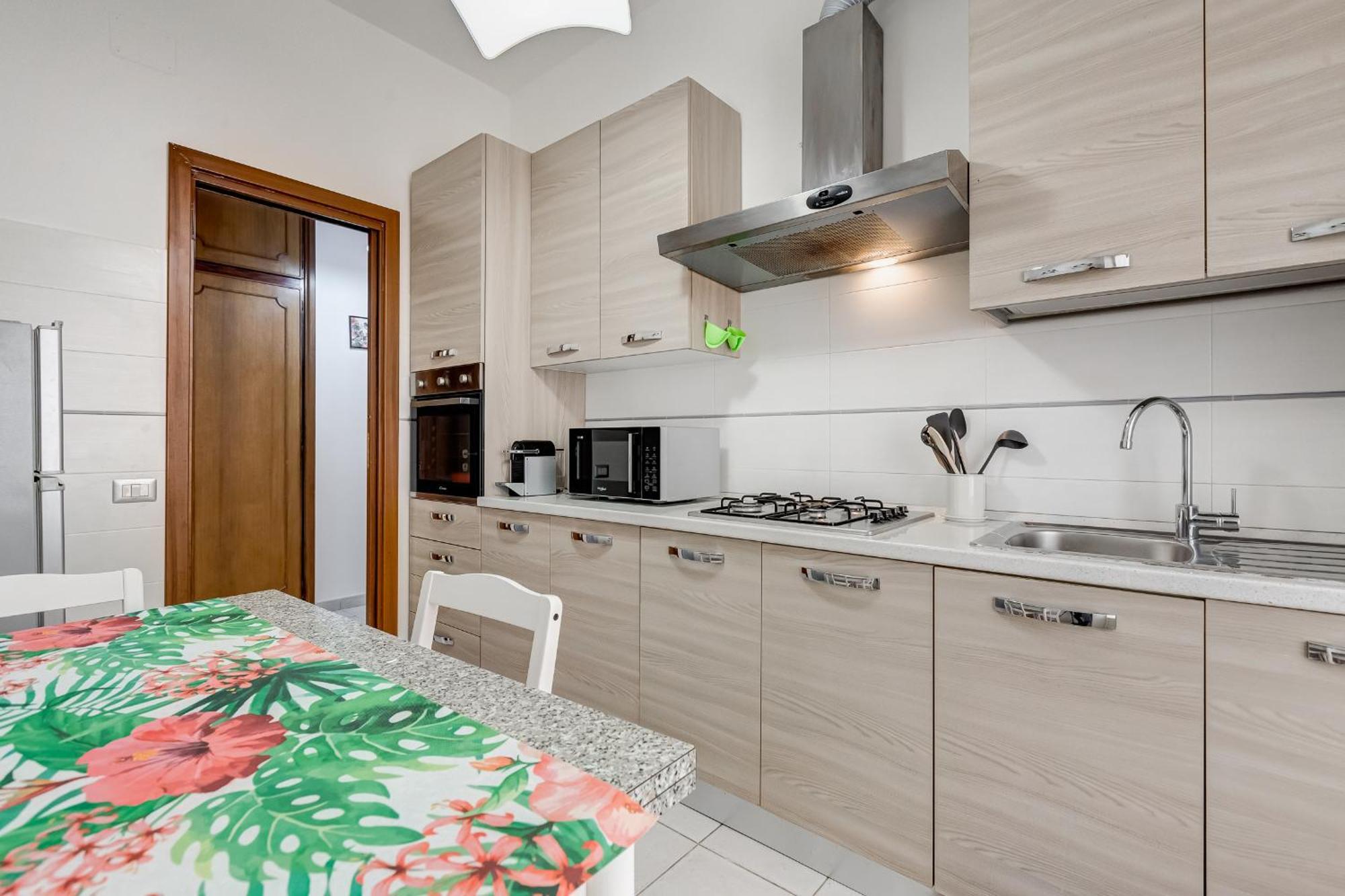 Cozy 2-bedroom Flat With Balcony In Monteverde Apartment