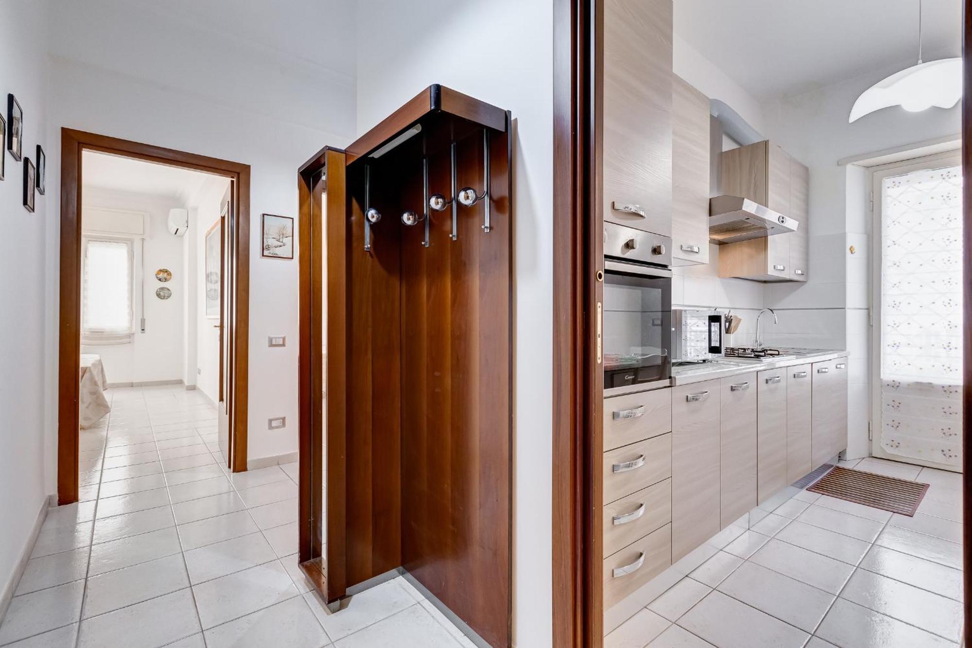 Apartment Cozy 2-bedroom Flat With Balcony In Monteverde
