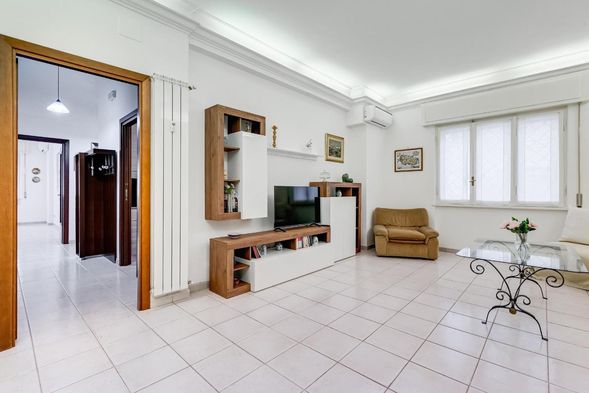Cozy 2-bedroom Flat With Balcony In Monteverde *