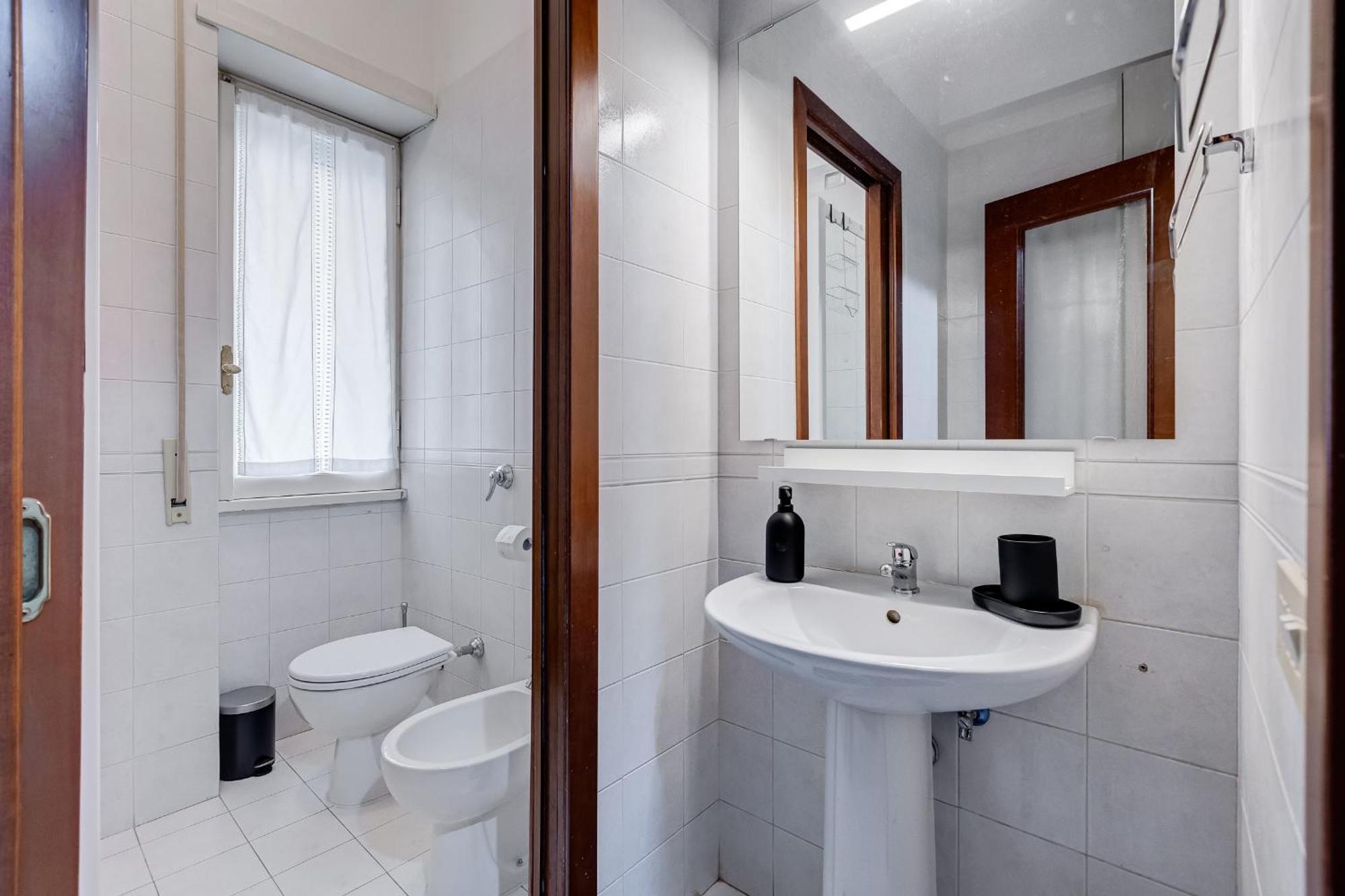 Apartment Cozy 2-bedroom Flat With Balcony In Monteverde Rome