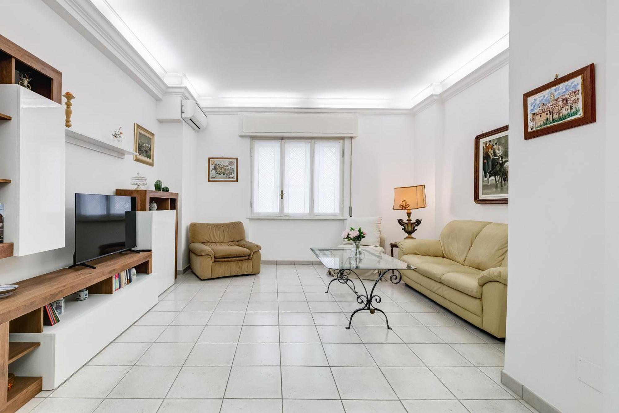 Cozy 2-bedroom Flat With Balcony In Monteverde Rome