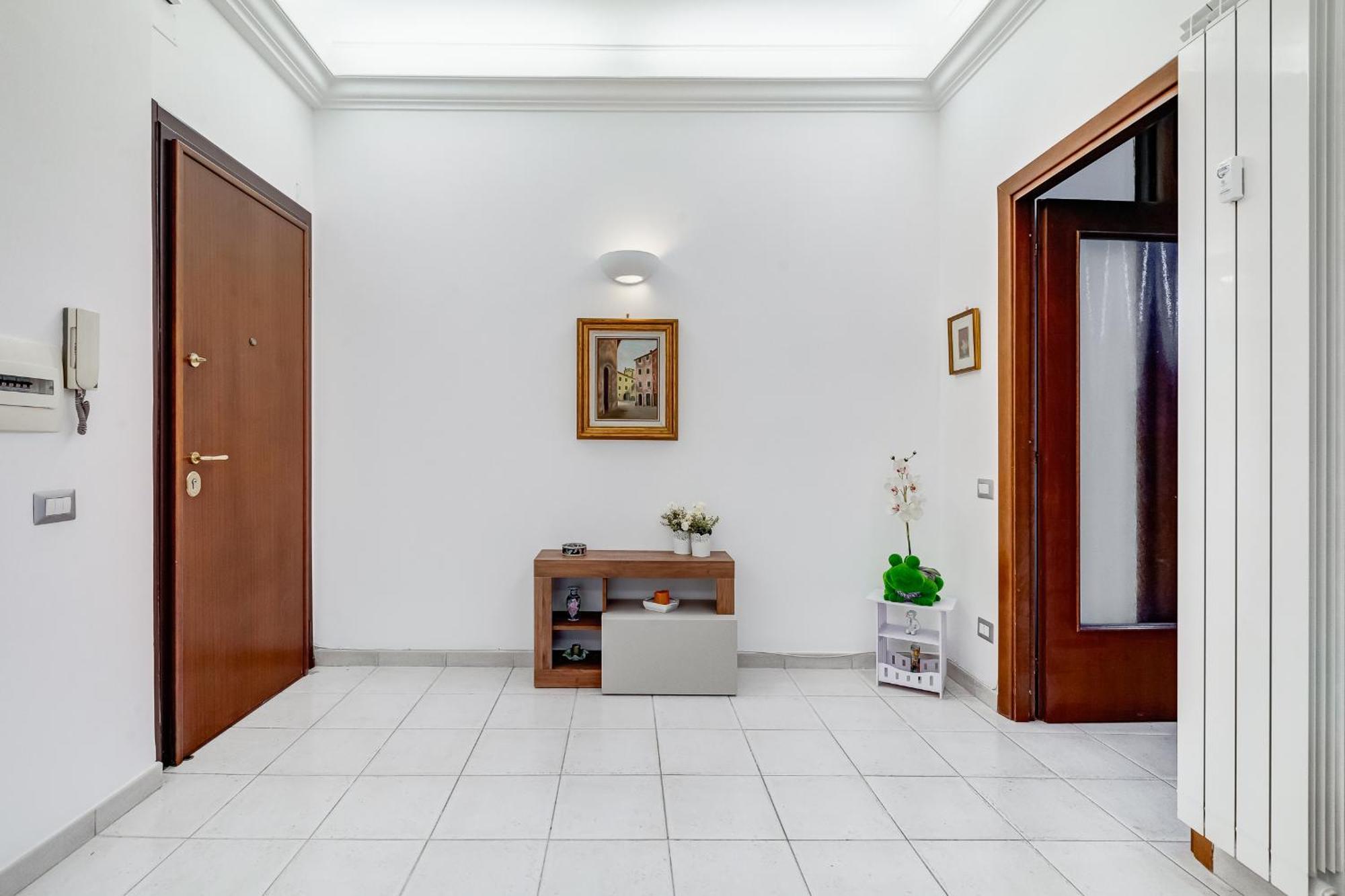 Cozy 2-bedroom Flat With Balcony In Monteverde Rome