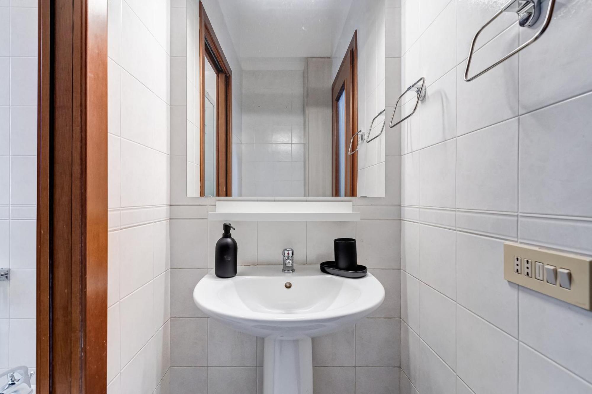 Apartment Cozy 2-bedroom Flat With Balcony In Monteverde