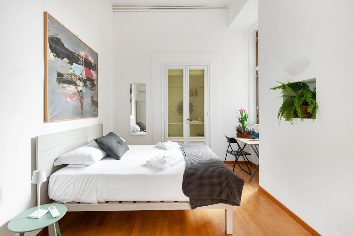 Quiet Retreat In Ancient Apartment Rome