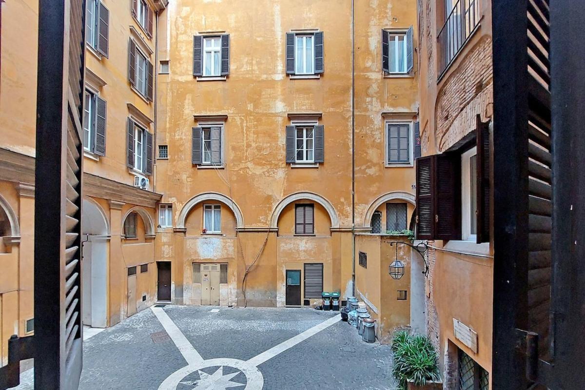 Pantheon Rondanini Apartment *