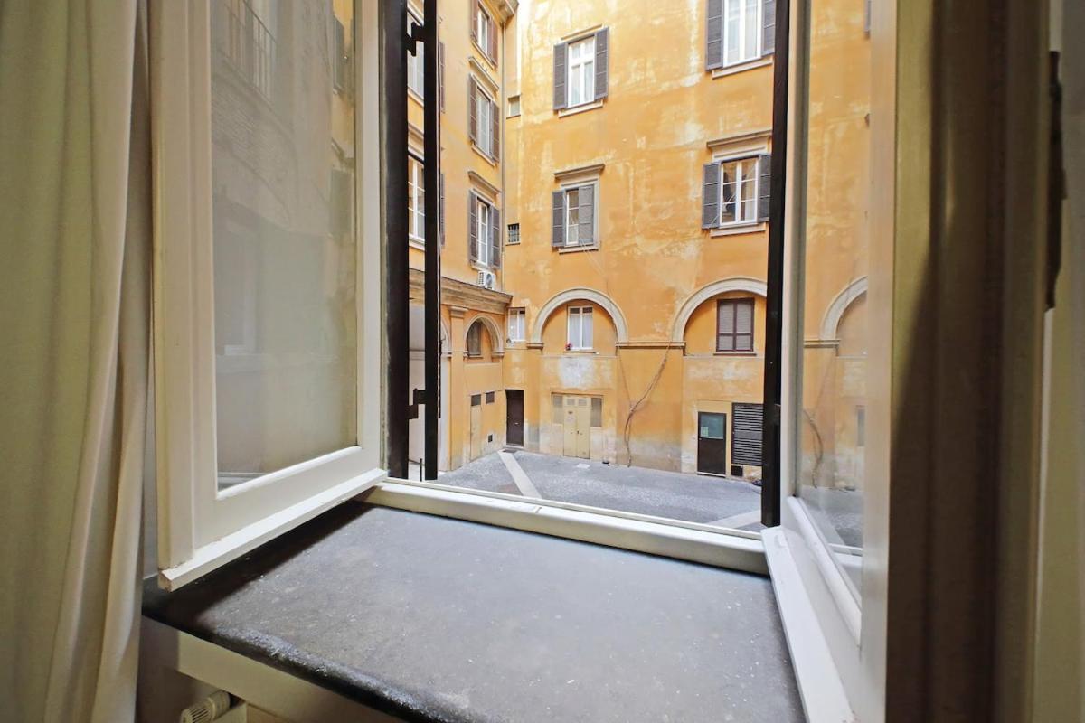 Pantheon Rondanini Apartment *