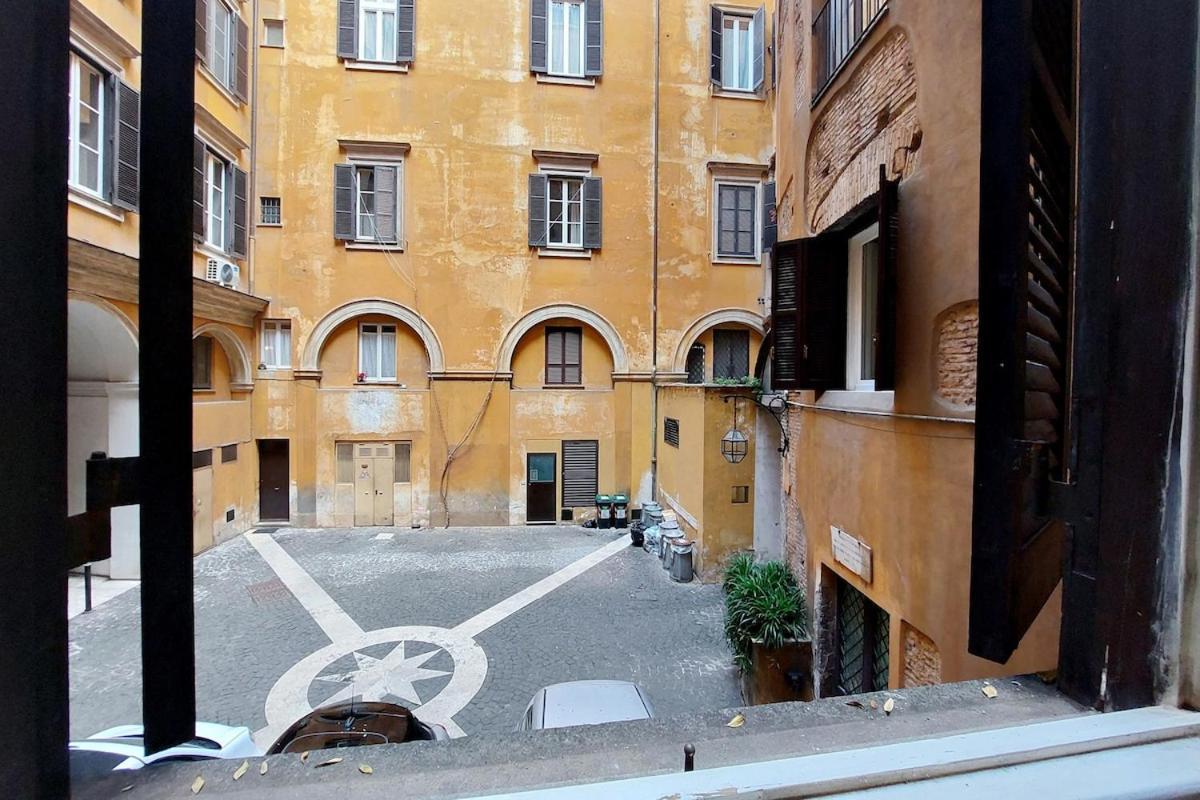 Pantheon Rondanini Apartment *
