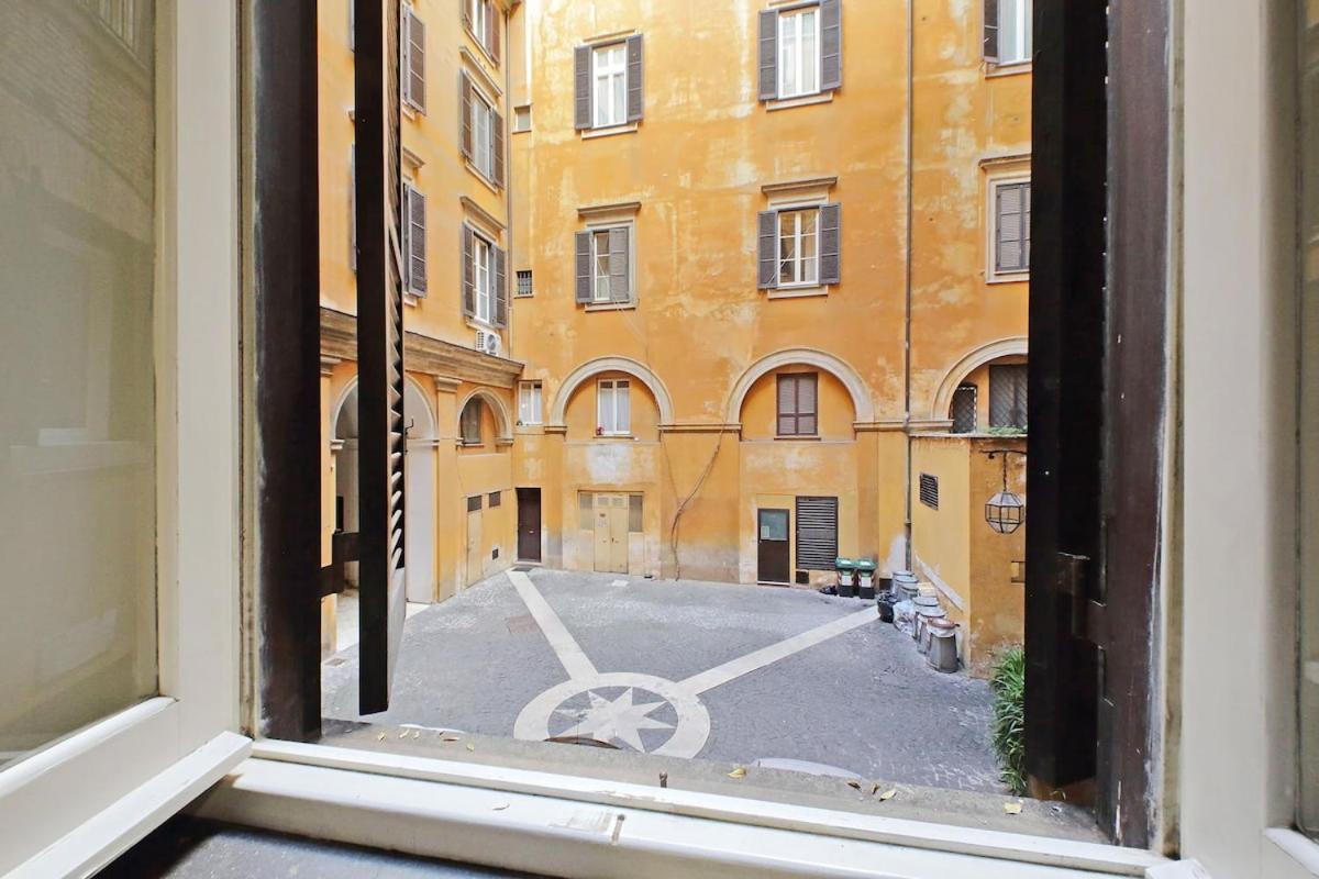 Pantheon Rondanini Apartment