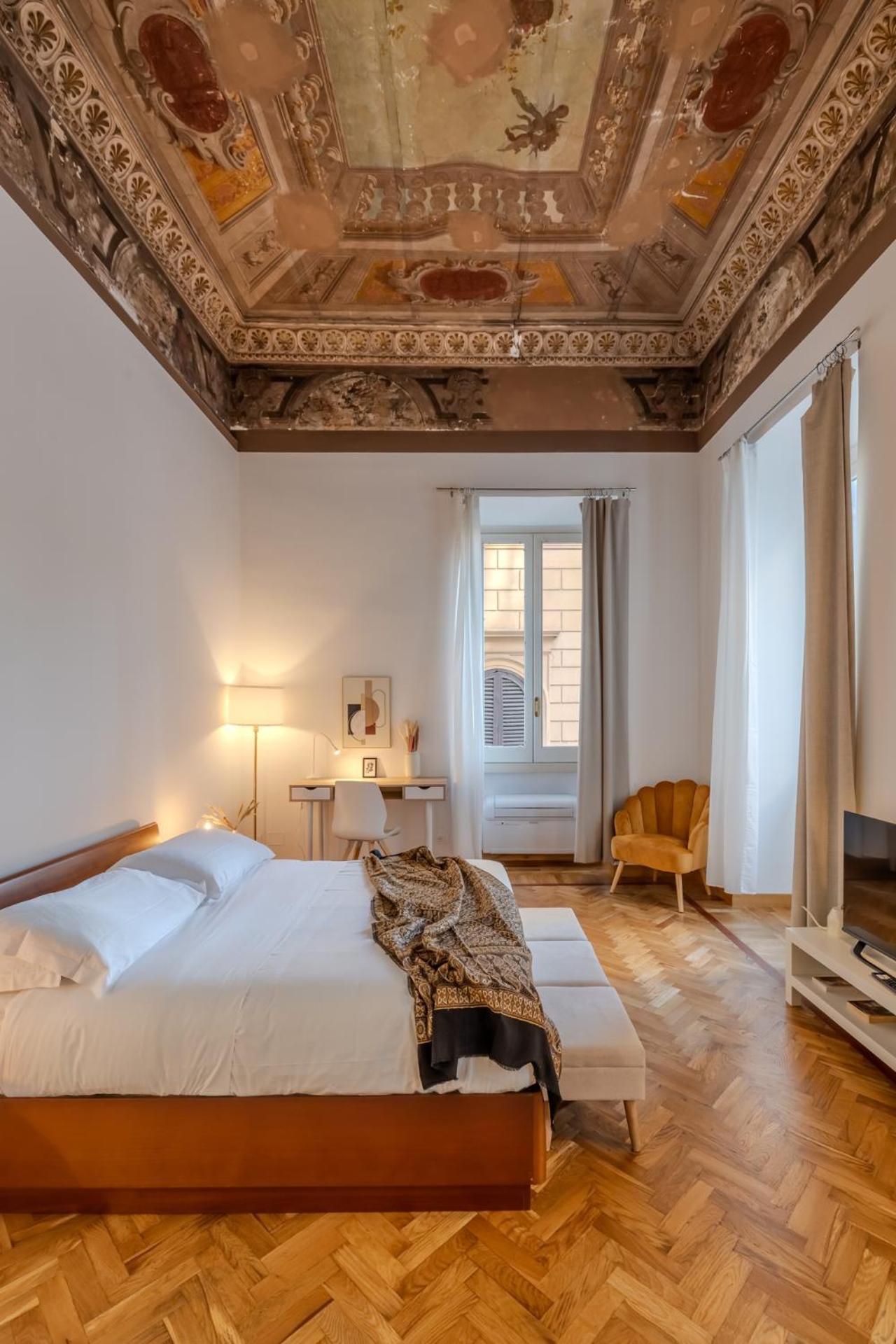 Storico In Zona Barberini * Rome