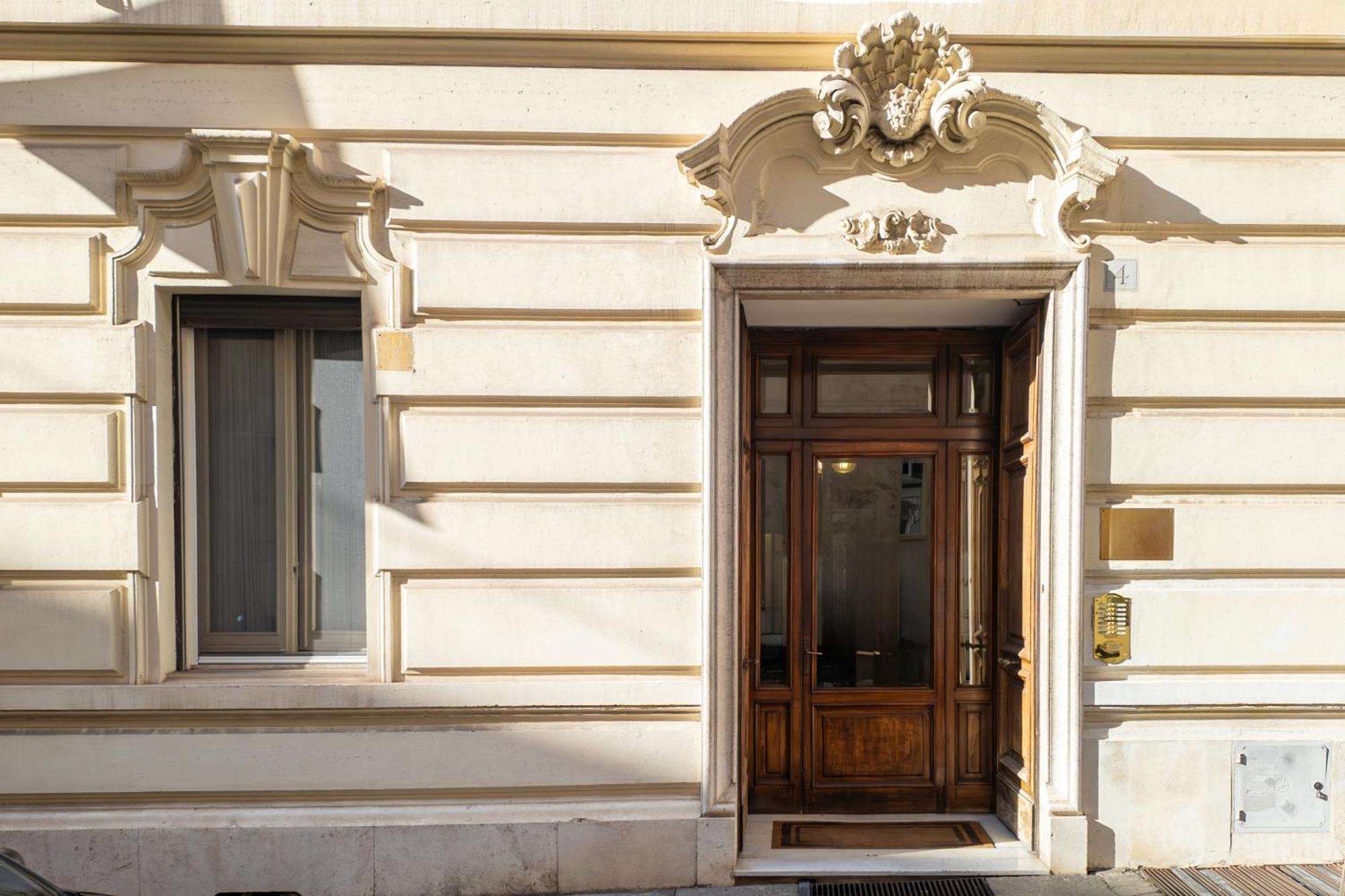 C3 Class Apartment, 2 Da Letto, 2 Bagni, Giardino Distante 15 Minuti A Piedi Da Fontana Di Trevi Apartamento Roma