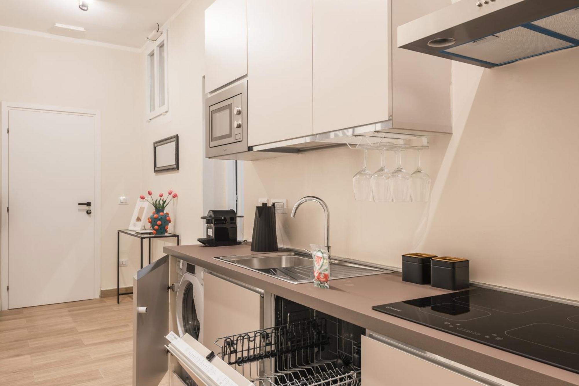 C3 Class Apartment, 2 Da Letto, 2 Bagni, Giardino Distante 15 Minuti A Piedi Da Fontana Di Trevi Apartamento *
