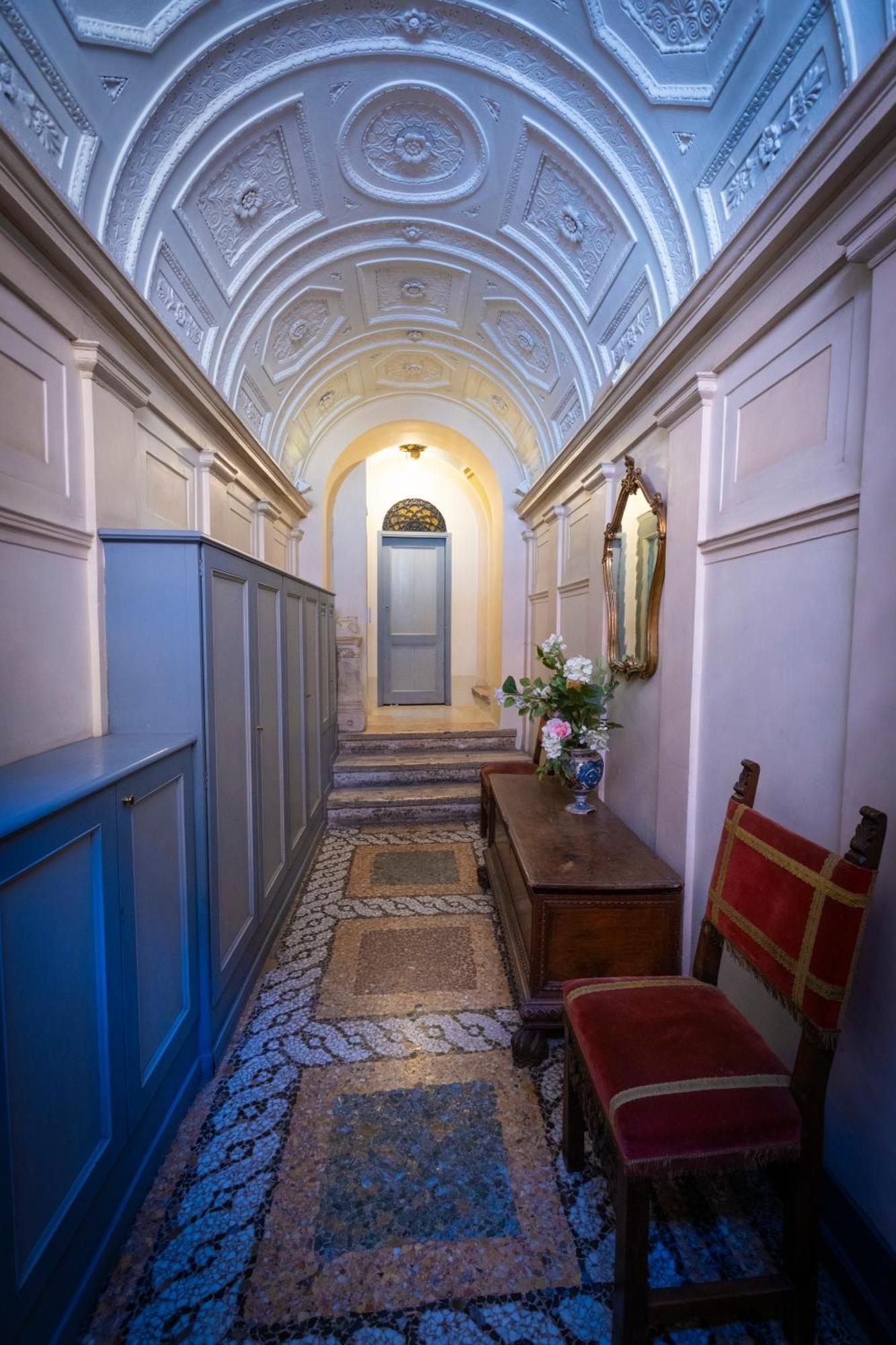 Barberini Close To Fontana Di Trevi Apartment Rome