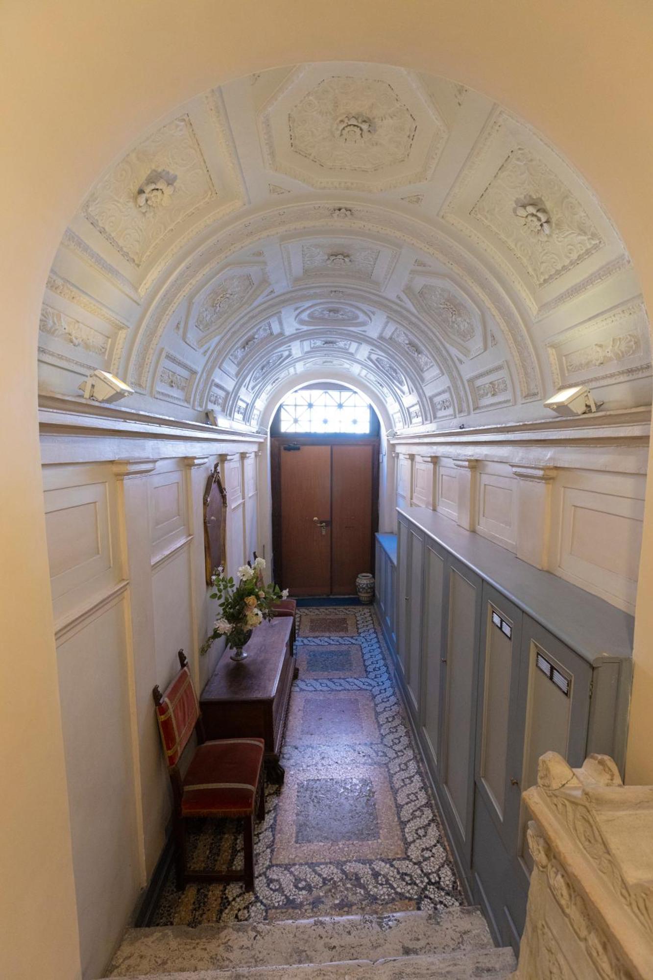 Apartment Barberini Close To Fontana Di Trevi Rome