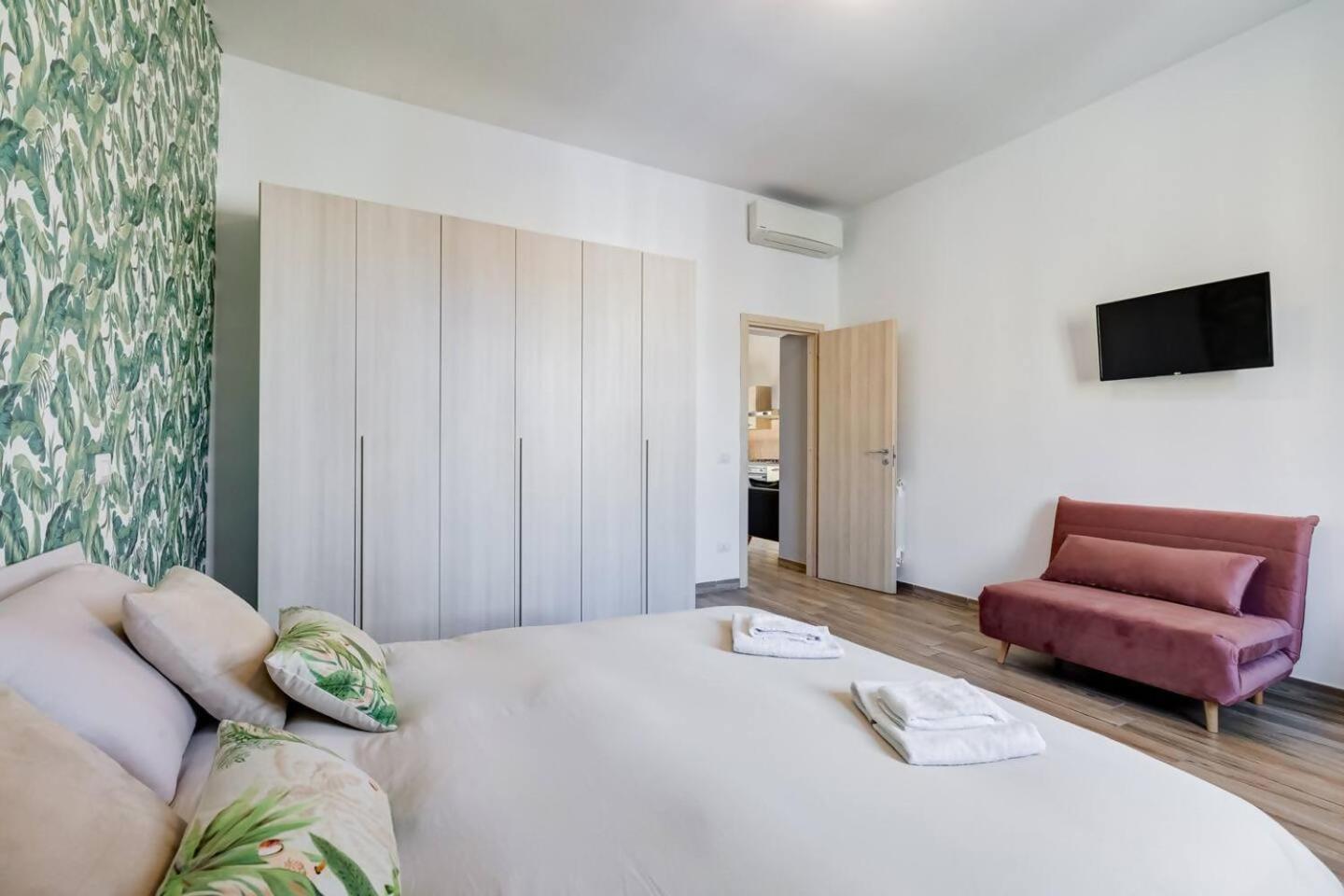 Bright And Spacious 2bdr Appartement *