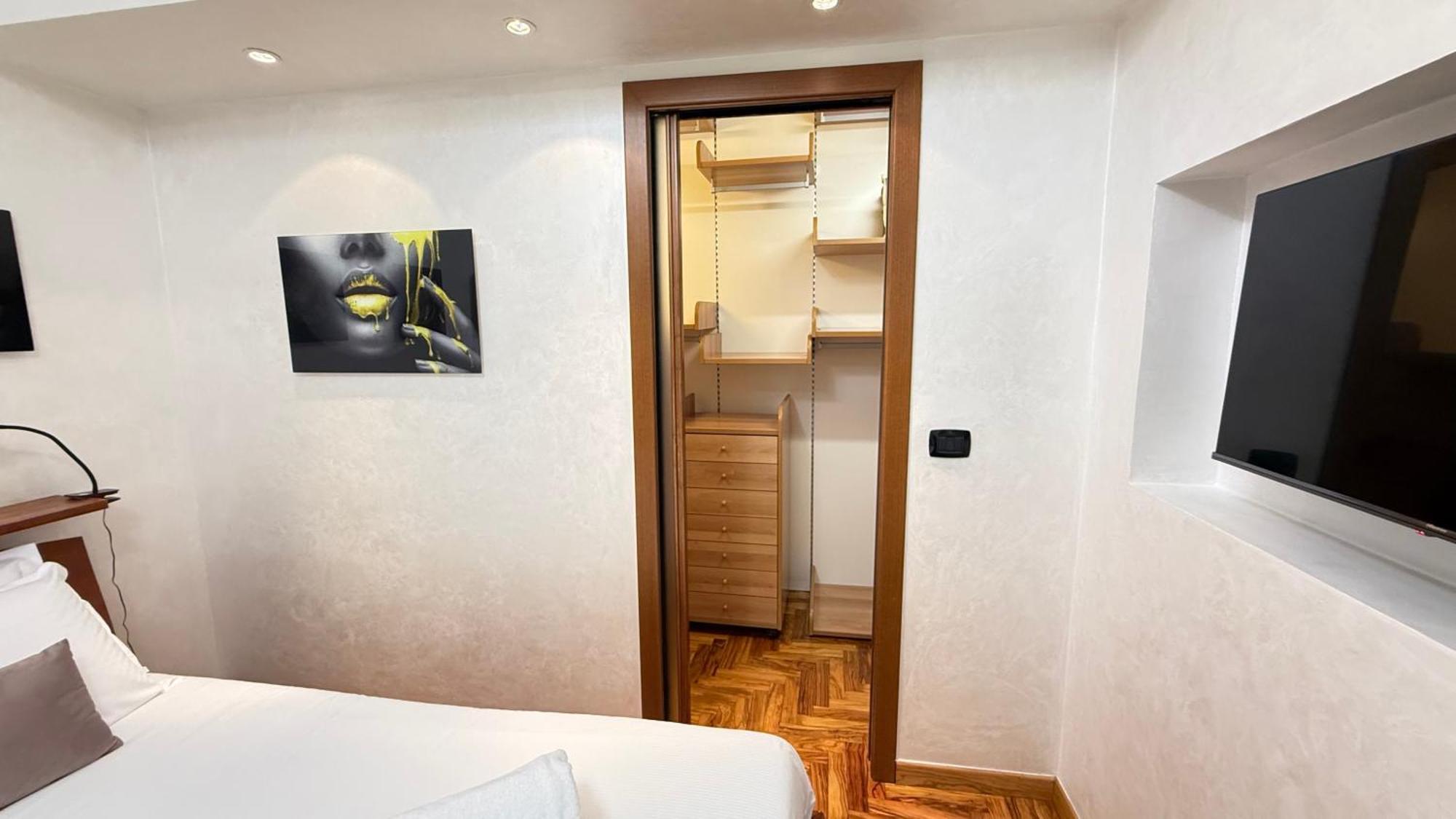 Luxury Av *